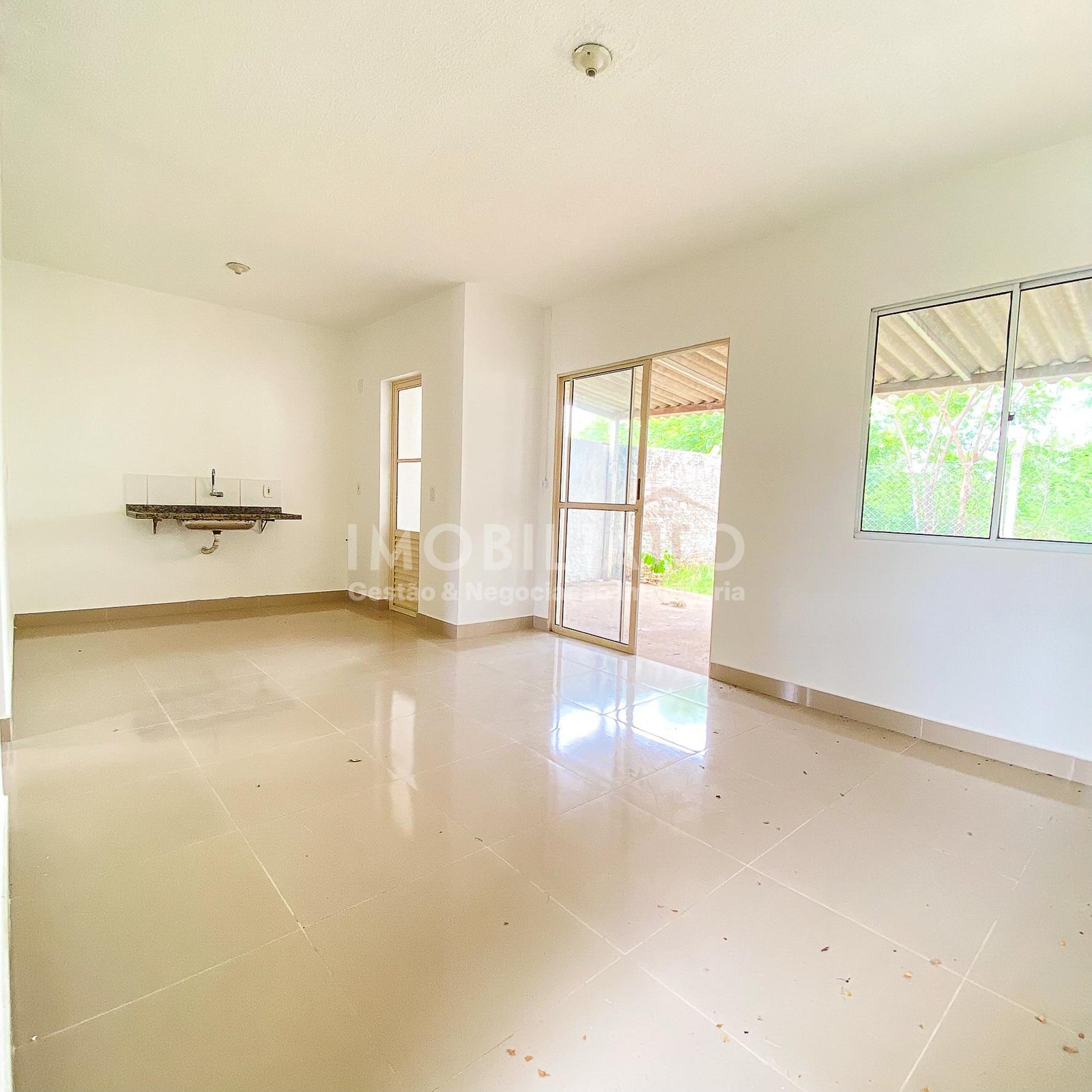 Casa à Venda no Condomínio Terra Nova - Conforto e Lazer em Várzea Grande
