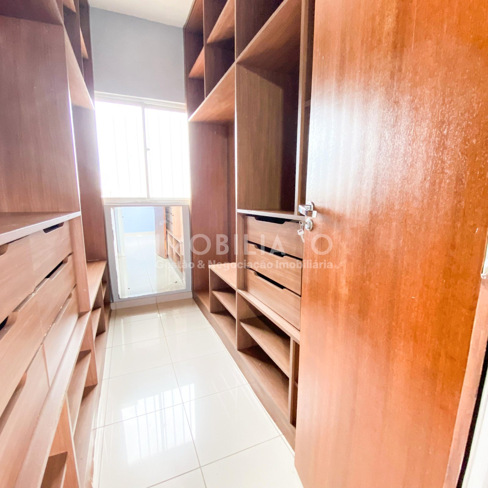 Apartamento com Planejados para Alugar no Bairro Araés – R$ 3.000,00 com IPTU e Condomínio