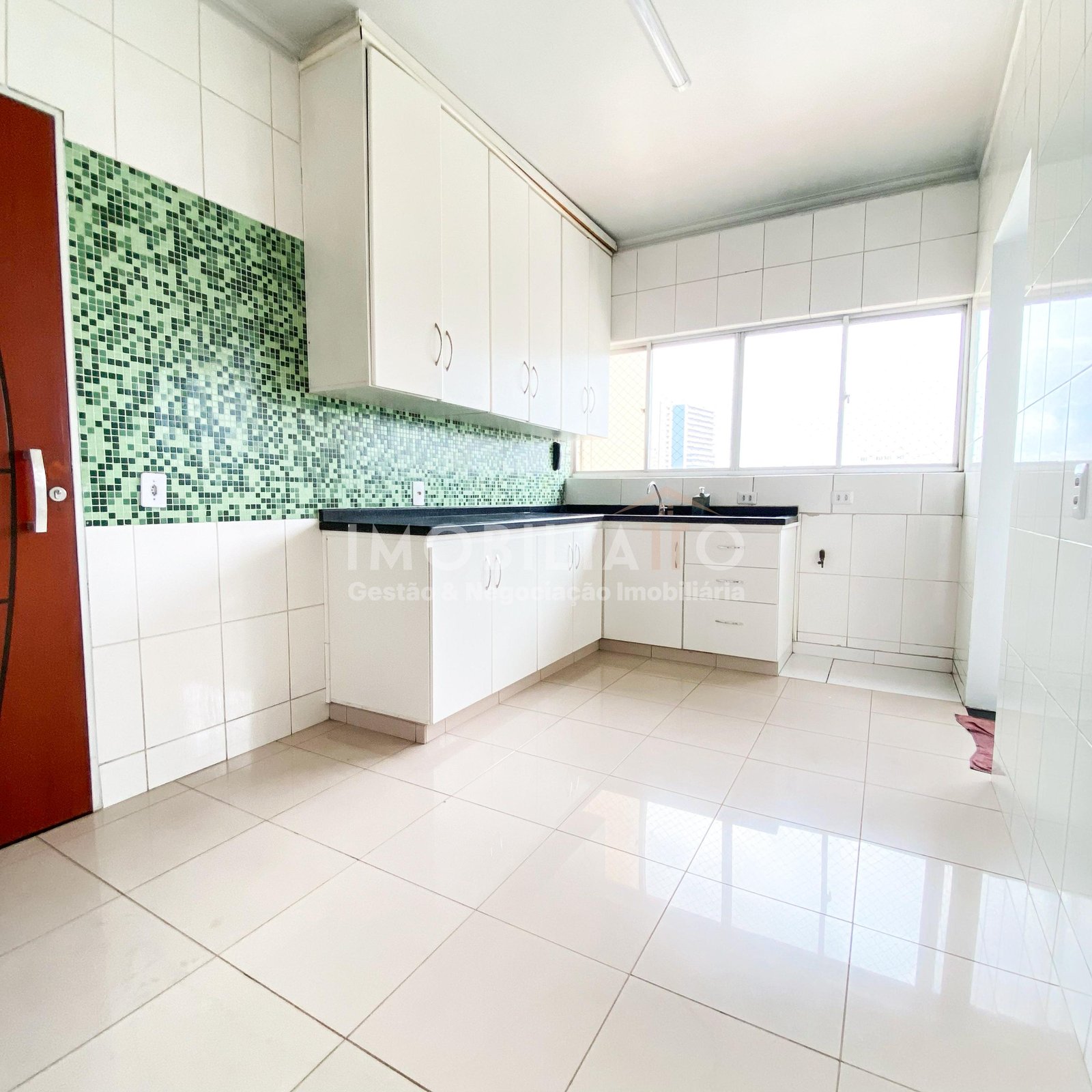 Apartamento com Planejados para Alugar no Bairro Araés – R$ 3.000,00 com IPTU e Condomínio