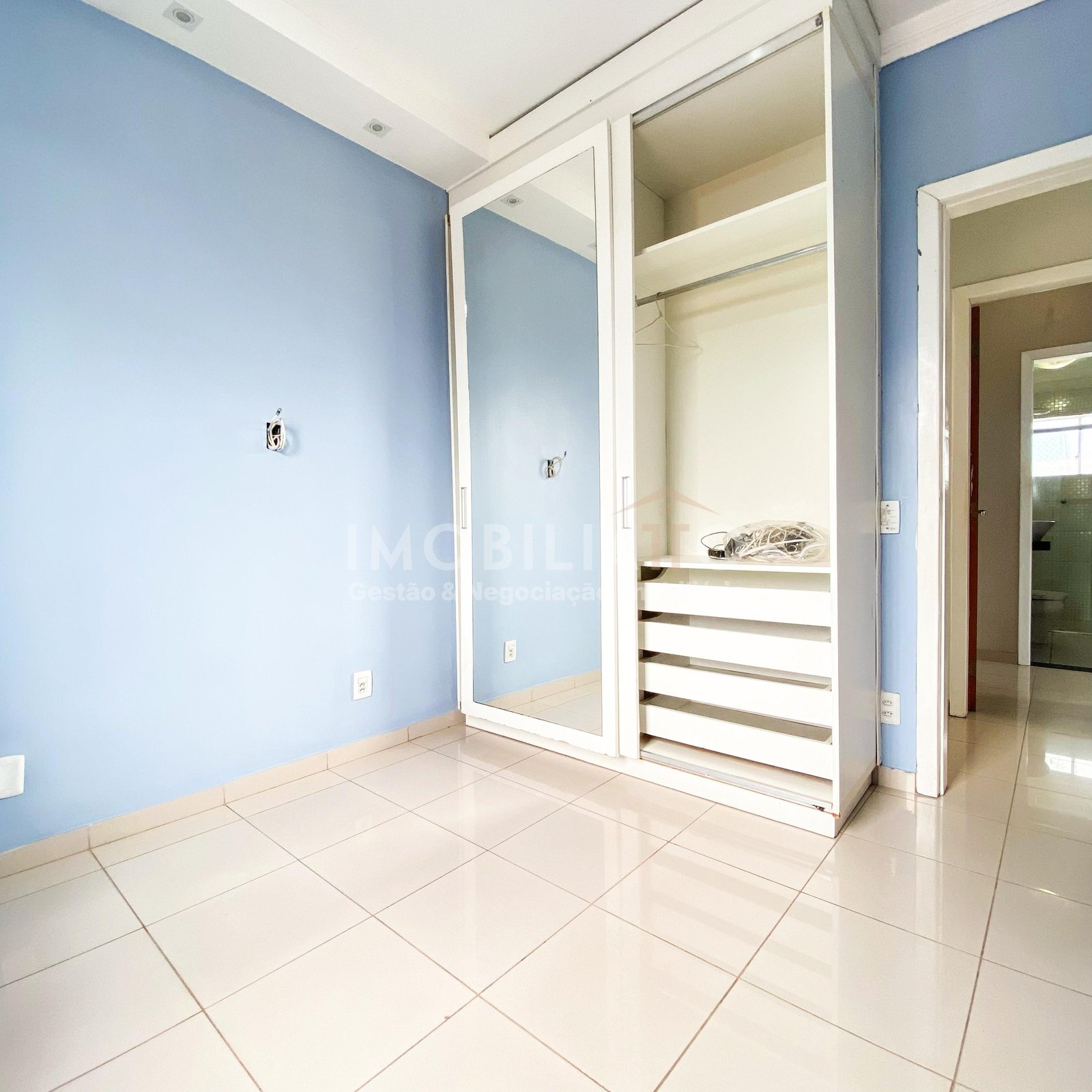 Apartamento com Planejados para Alugar no Bairro Araés – R$ 3.000,00 com IPTU e Condomínio
