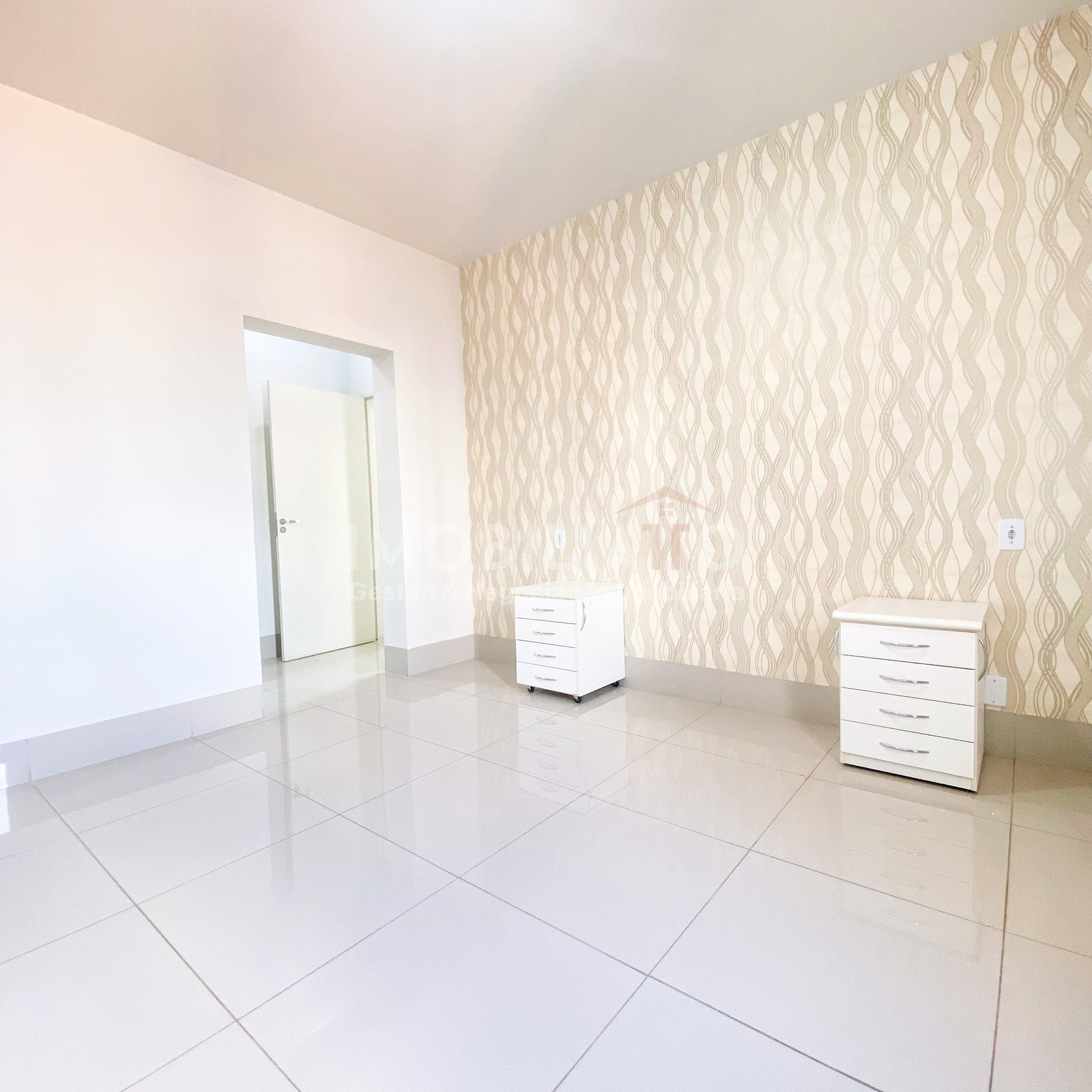 Apartamento Mobiliado para Alugar no Bairro Araés com IPTU e Condomínio INCLUSO