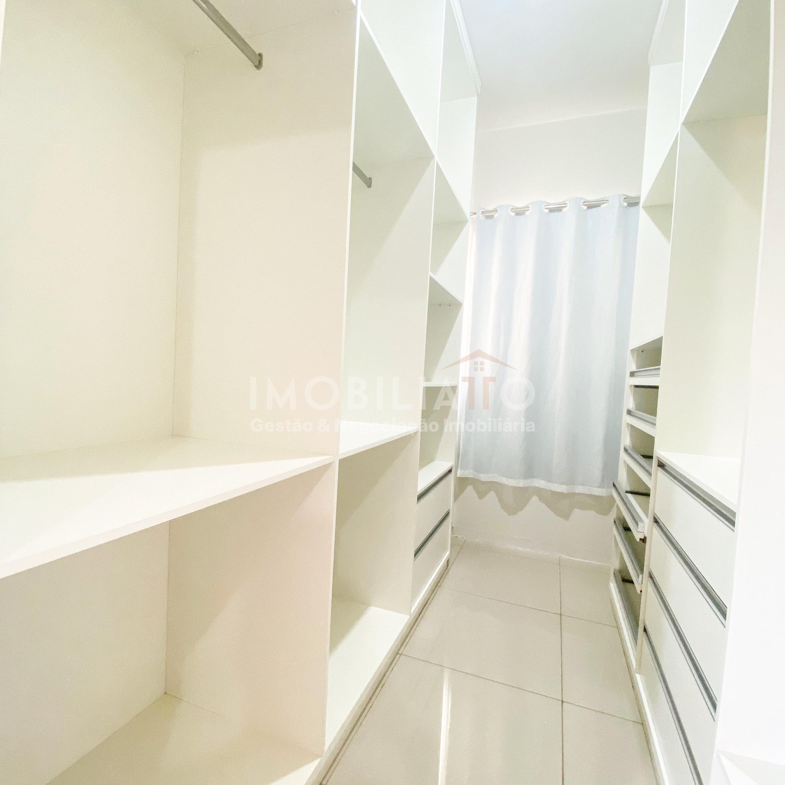 Apartamento Mobiliado para Alugar no Bairro Araés com IPTU e Condomínio INCLUSO