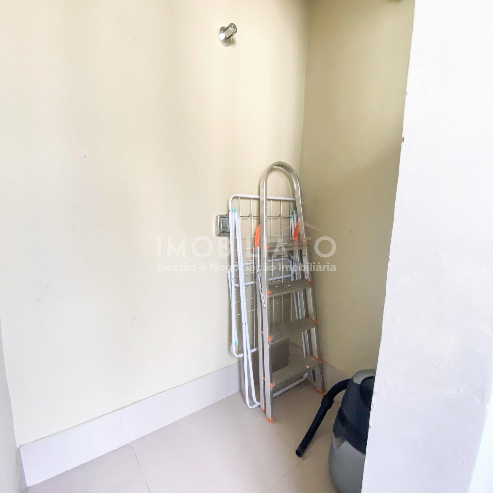 Apartamento Mobiliado para Alugar no Bairro Araés com IPTU e Condomínio INCLUSO