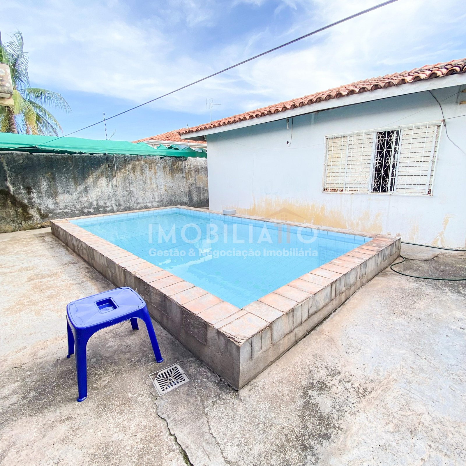 Casa com Piscina à Venda no Jardim Burity – 3 Quartos, 300m² – R$ 249 Mil