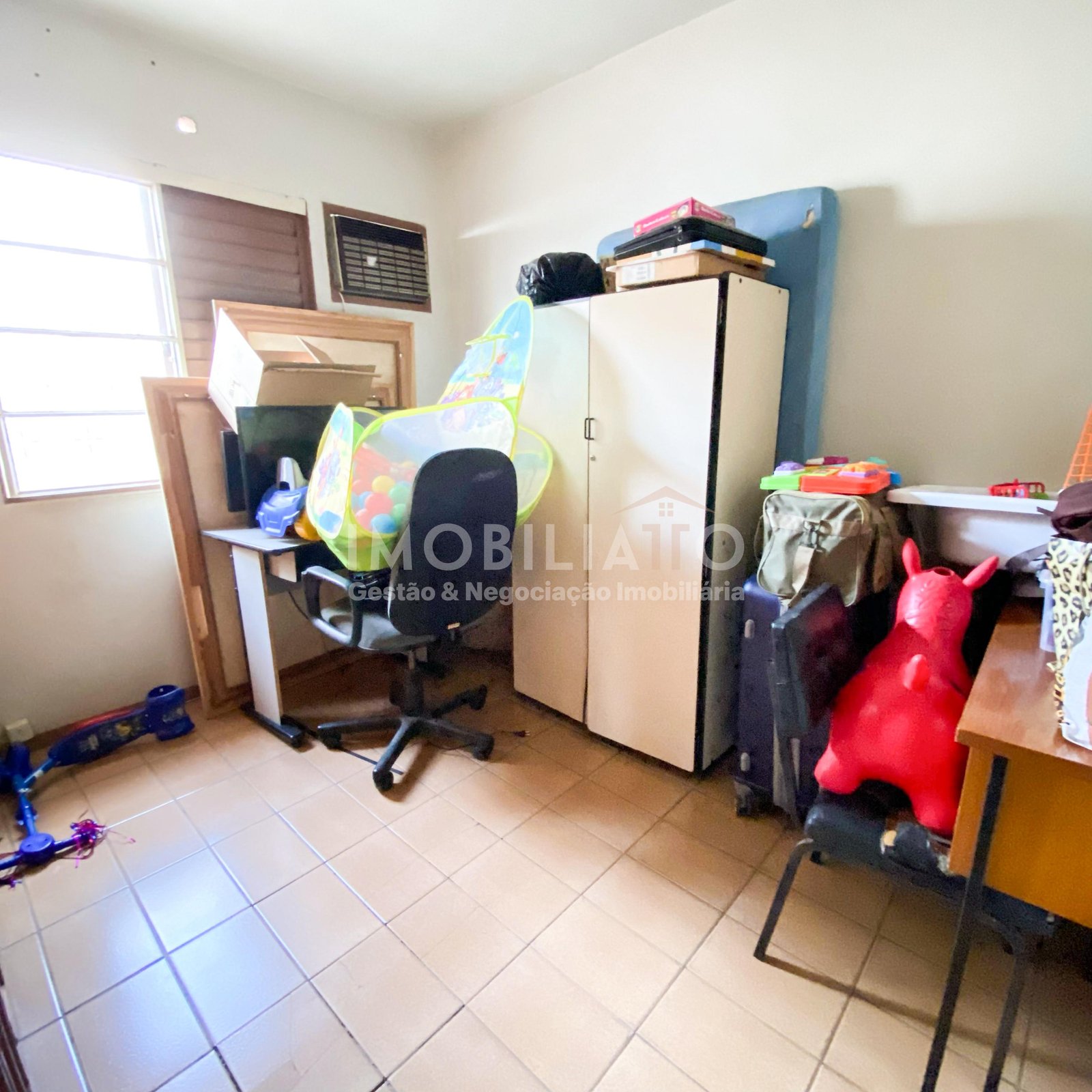 Casa com Piscina à Venda no Jardim Burity – 3 Quartos, 300m² – R$ 249 Mil