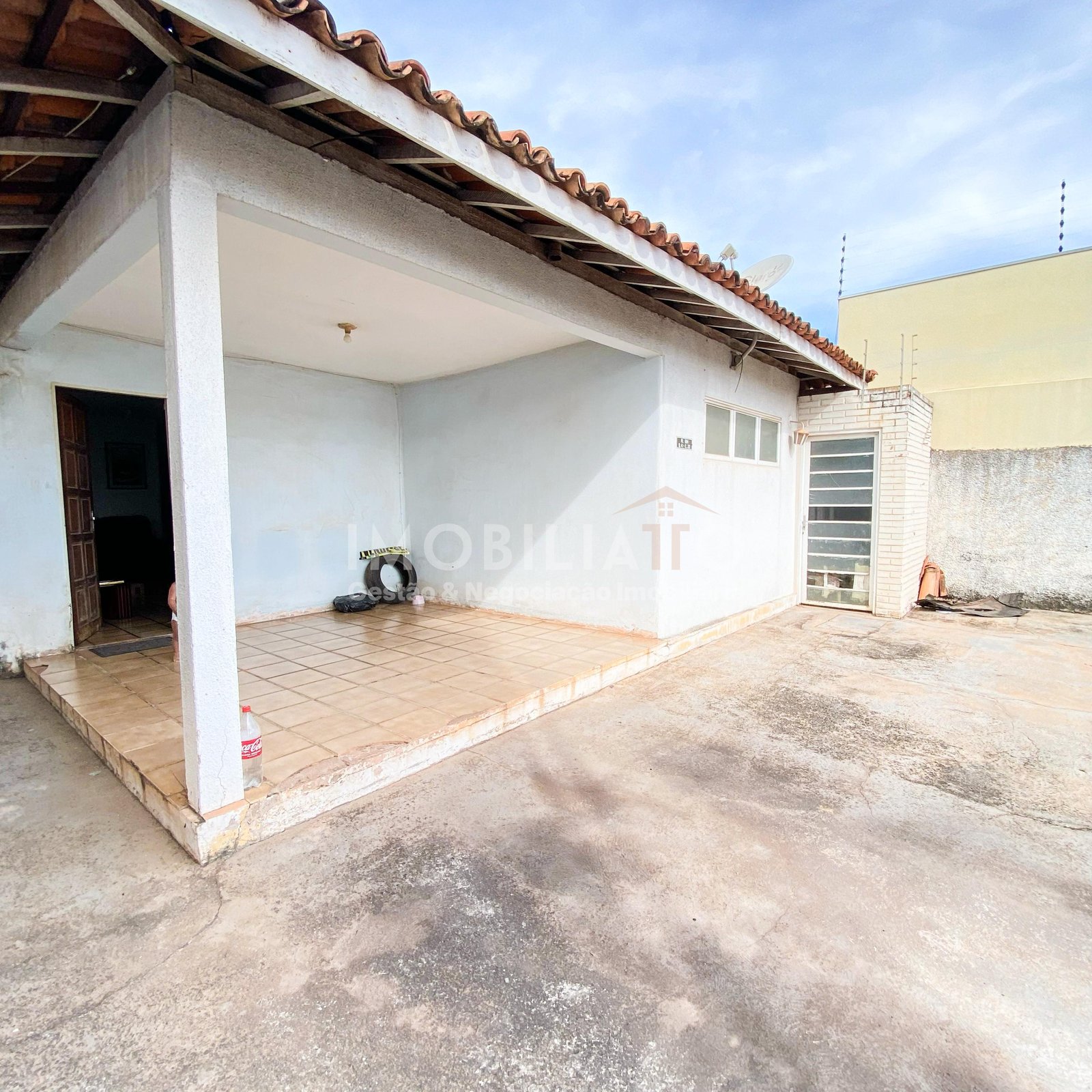 Casa com Piscina à Venda no Jardim Burity – 3 Quartos, 300m² – R$ 249 Mil