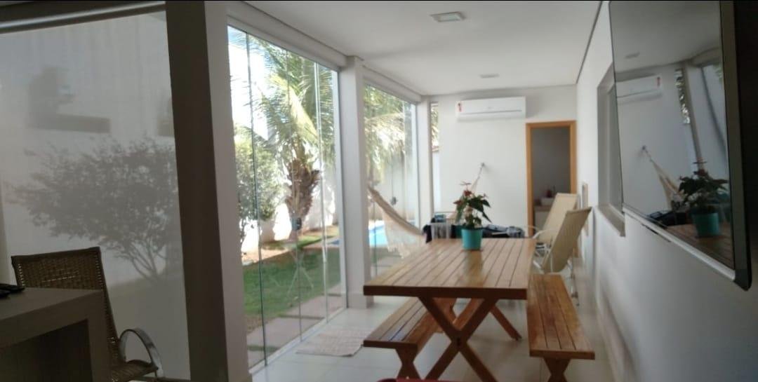 Casa térrea à venda no Condomínio Belvedere I em Cuiabá – 3 suítes, piscina e área gourmet climatizada