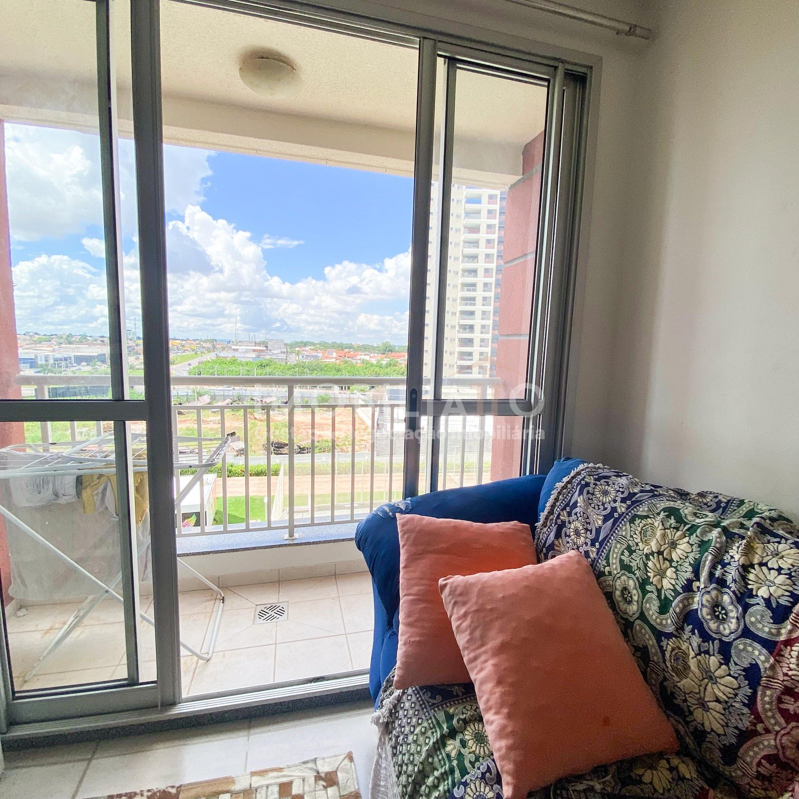 Apartamento 2 Quartos com Suíte Ampla à Venda no Garden Três Américas