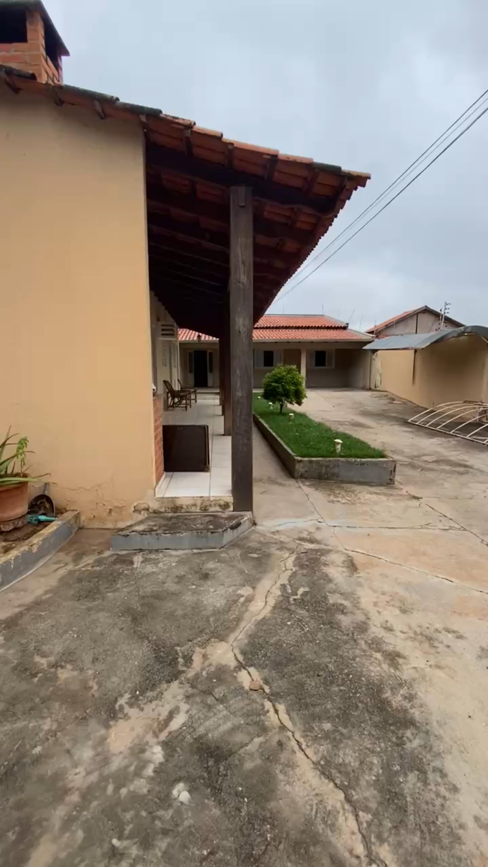 Casa à Venda no Santa Cruz II em Cuiabá – 2 Quartos (1 Suíte), Área Gourmet e 2 Edículas