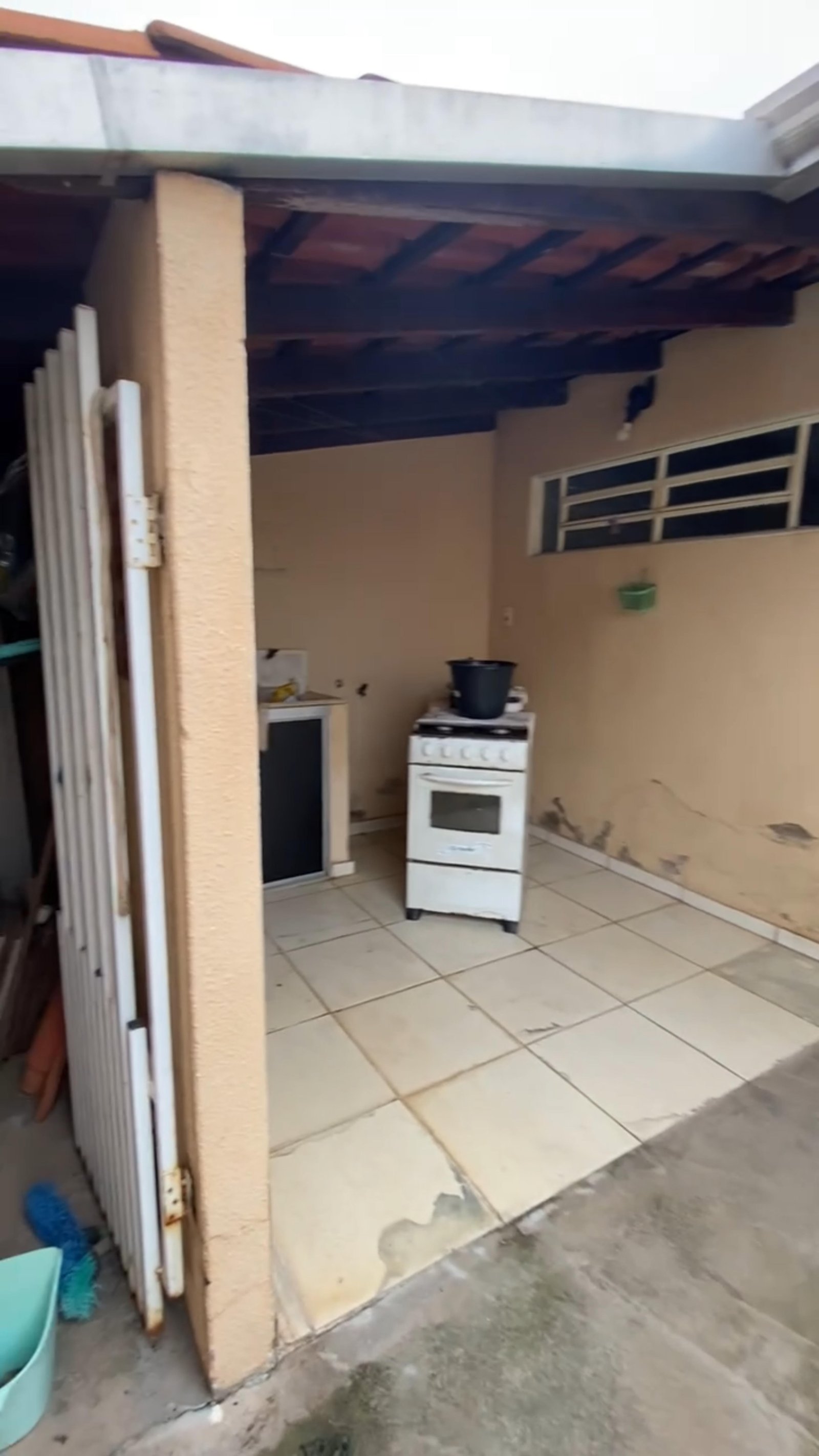 Casa à Venda no Santa Cruz II em Cuiabá – 2 Quartos (1 Suíte), Área Gourmet e 2 Edículas