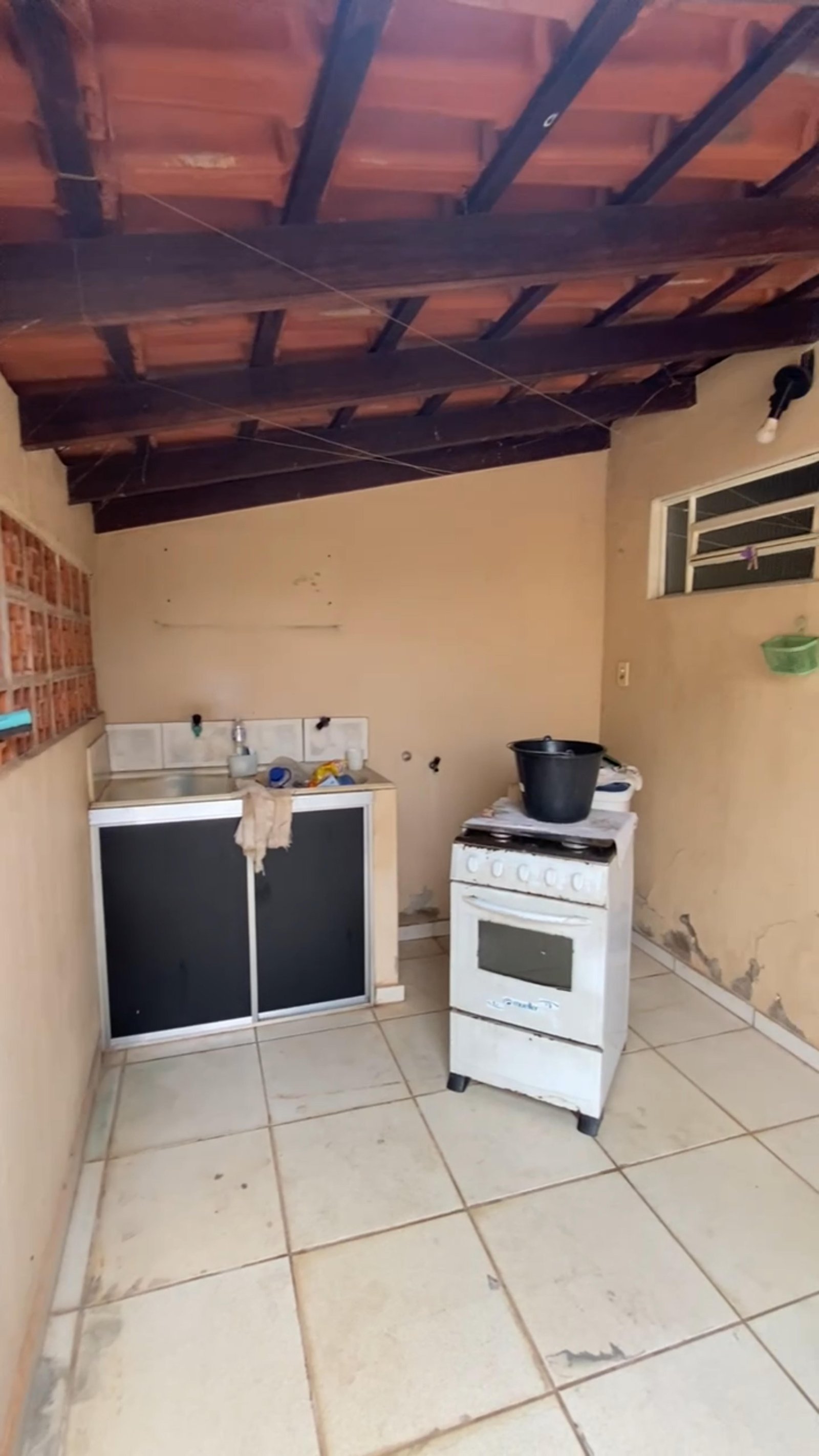 Casa à Venda no Santa Cruz II em Cuiabá – 2 Quartos (1 Suíte), Área Gourmet e 2 Edículas