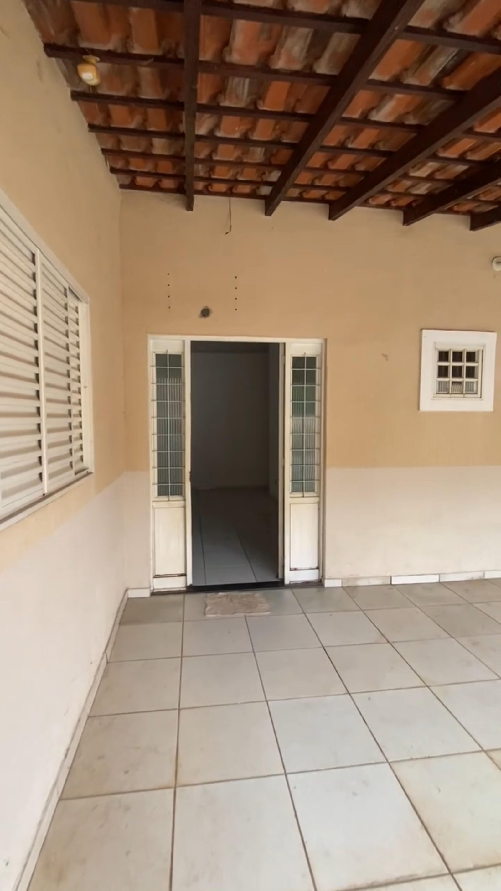 Casa à Venda no Santa Cruz II em Cuiabá – 2 Quartos (1 Suíte), Área Gourmet e 2 Edículas