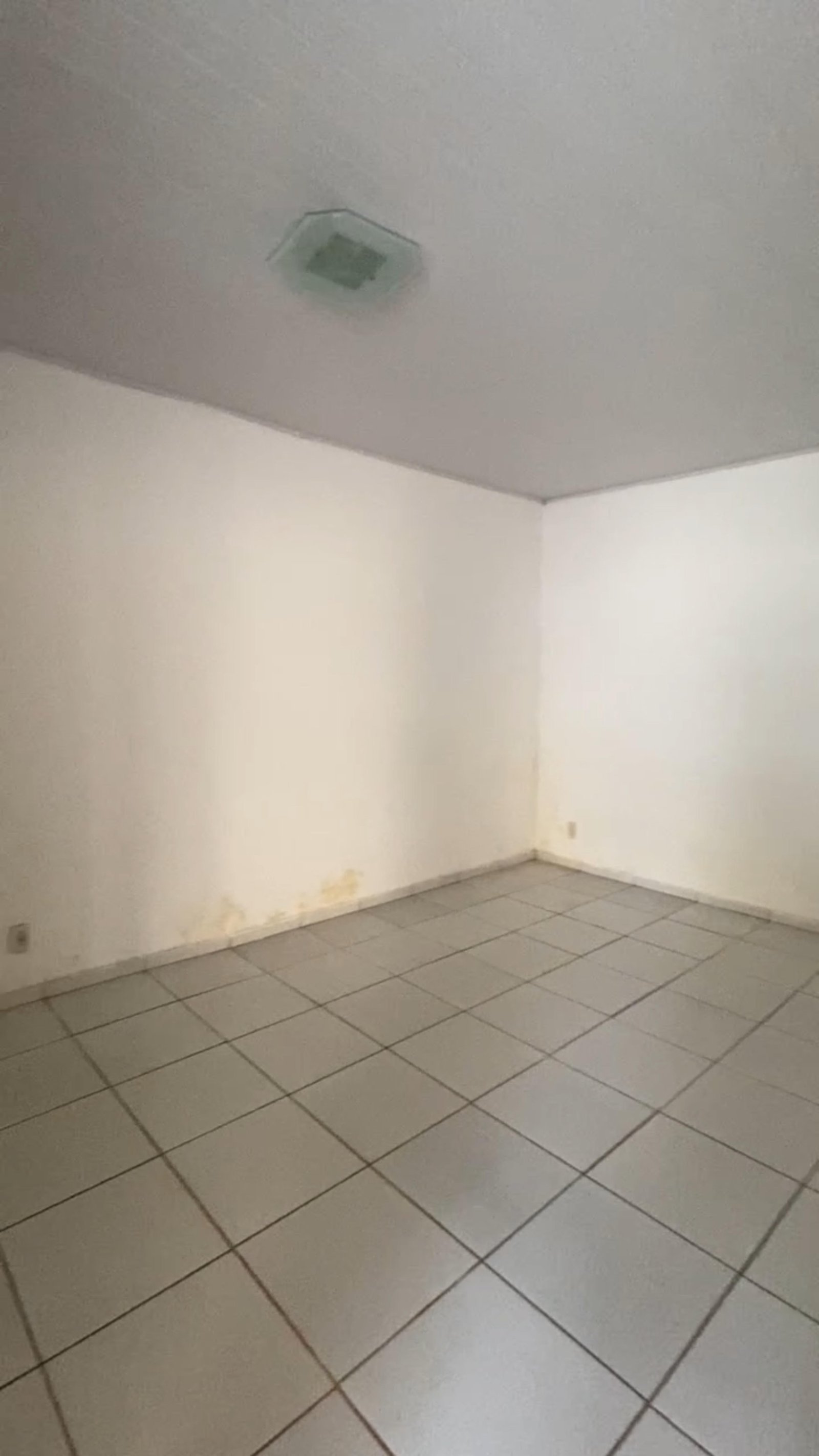 Casa à Venda no Santa Cruz II em Cuiabá – 2 Quartos (1 Suíte), Área Gourmet e 2 Edículas