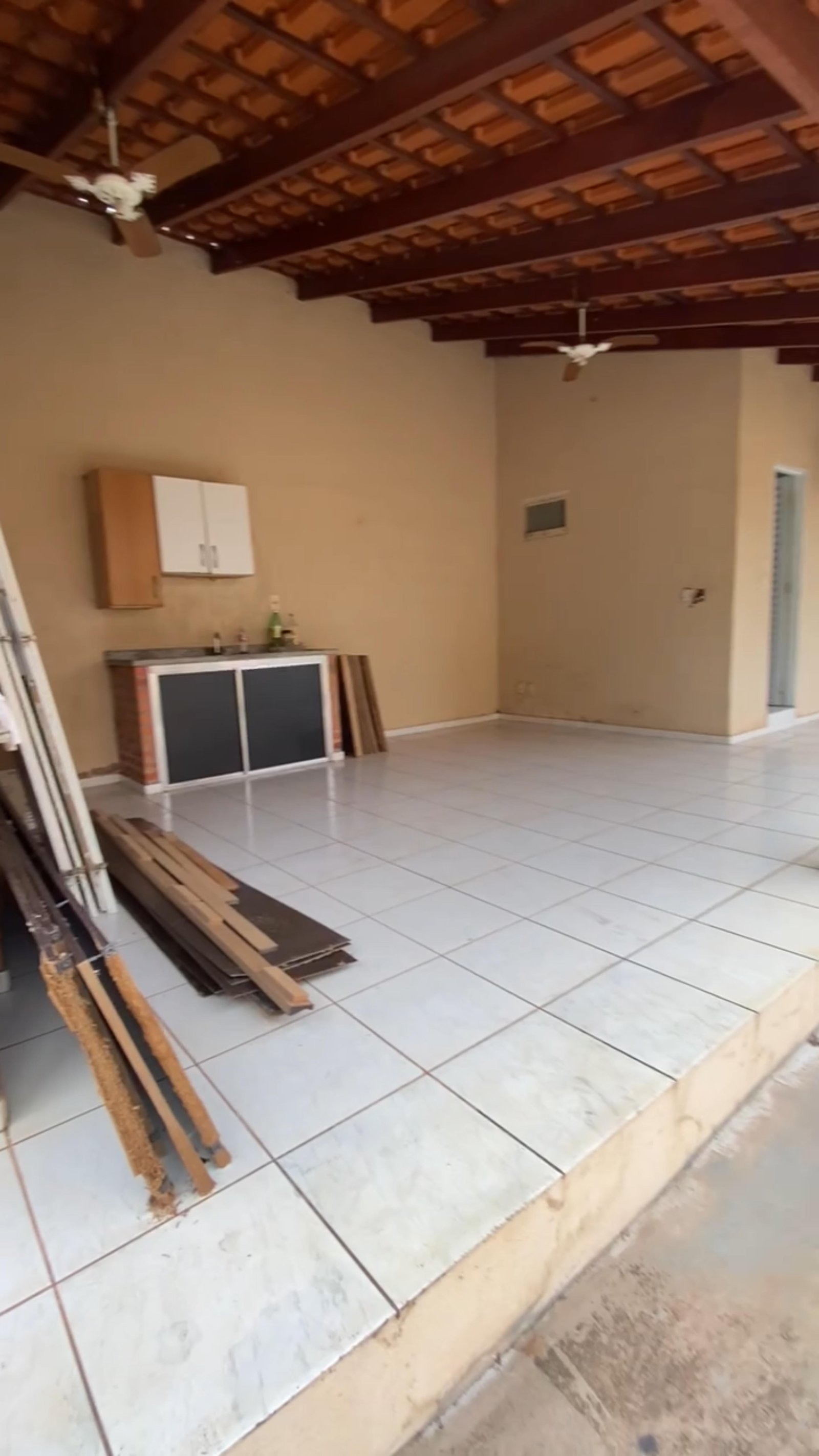 Casa à Venda no Santa Cruz II em Cuiabá – 2 Quartos (1 Suíte), Área Gourmet e 2 Edículas
