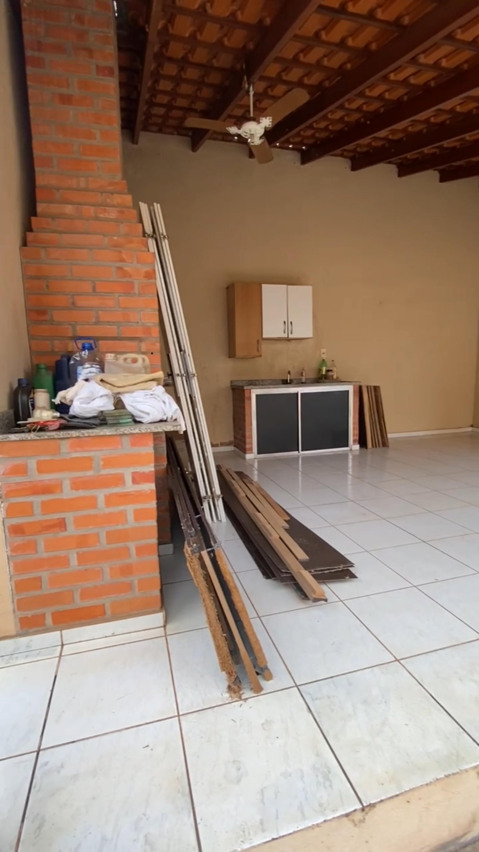 Casa à Venda no Santa Cruz II em Cuiabá – 2 Quartos (1 Suíte), Área Gourmet e 2 Edículas