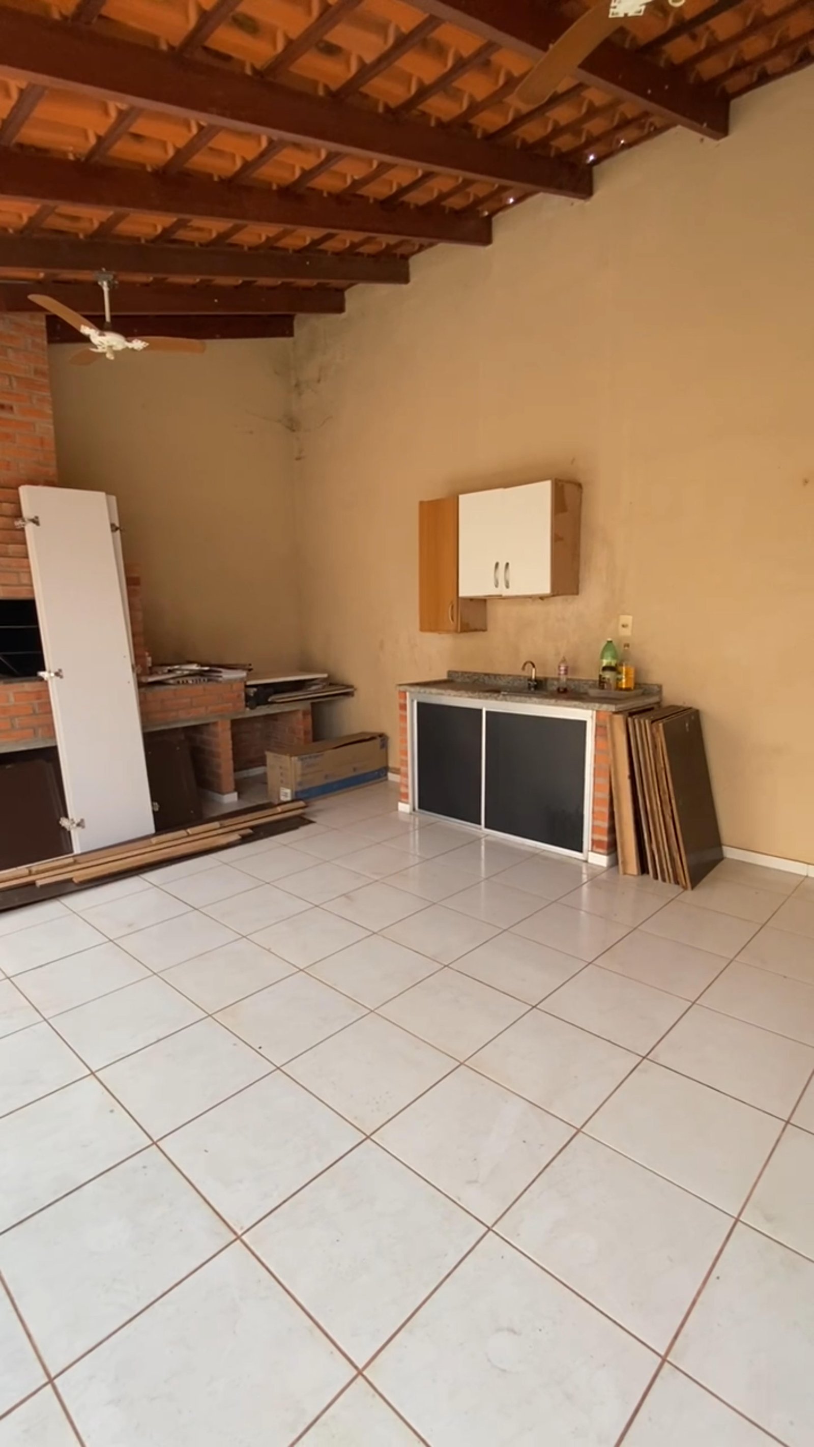 Casa à Venda no Santa Cruz II em Cuiabá – 2 Quartos (1 Suíte), Área Gourmet e 2 Edículas