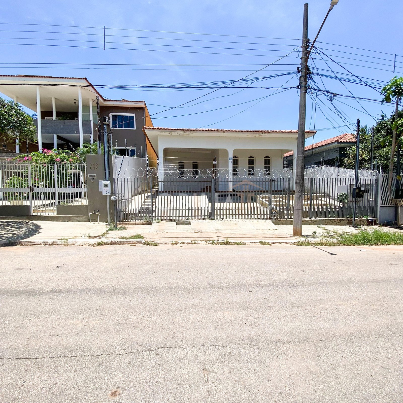 Casa à Venda no Jardim das Américas, Várzea Grande – 3 Quartos, 360m²