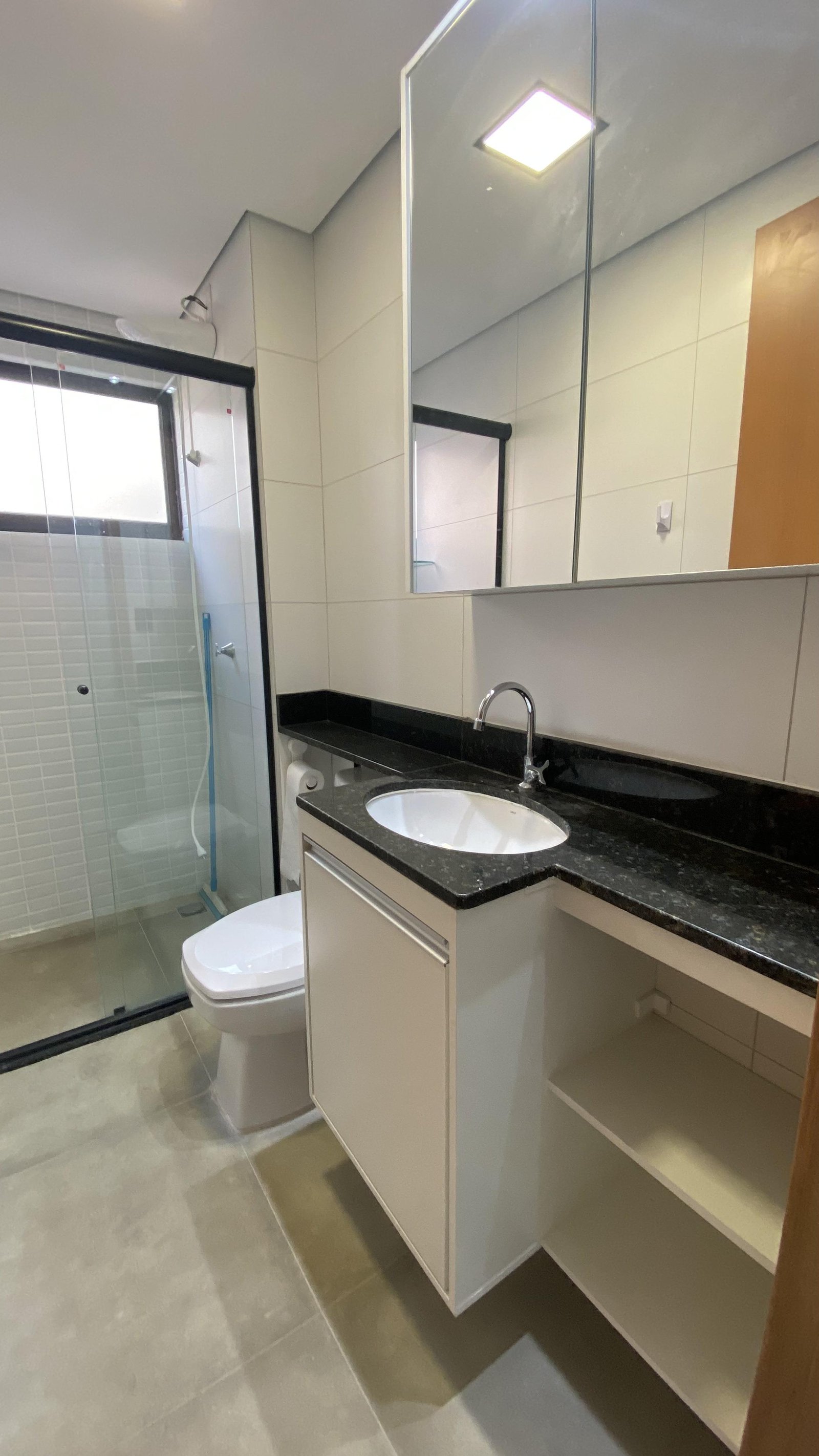Apartamento mobiliado para locação no Condomínio Bela Marina em Cuiabá – 2 quartos e 2 vagas