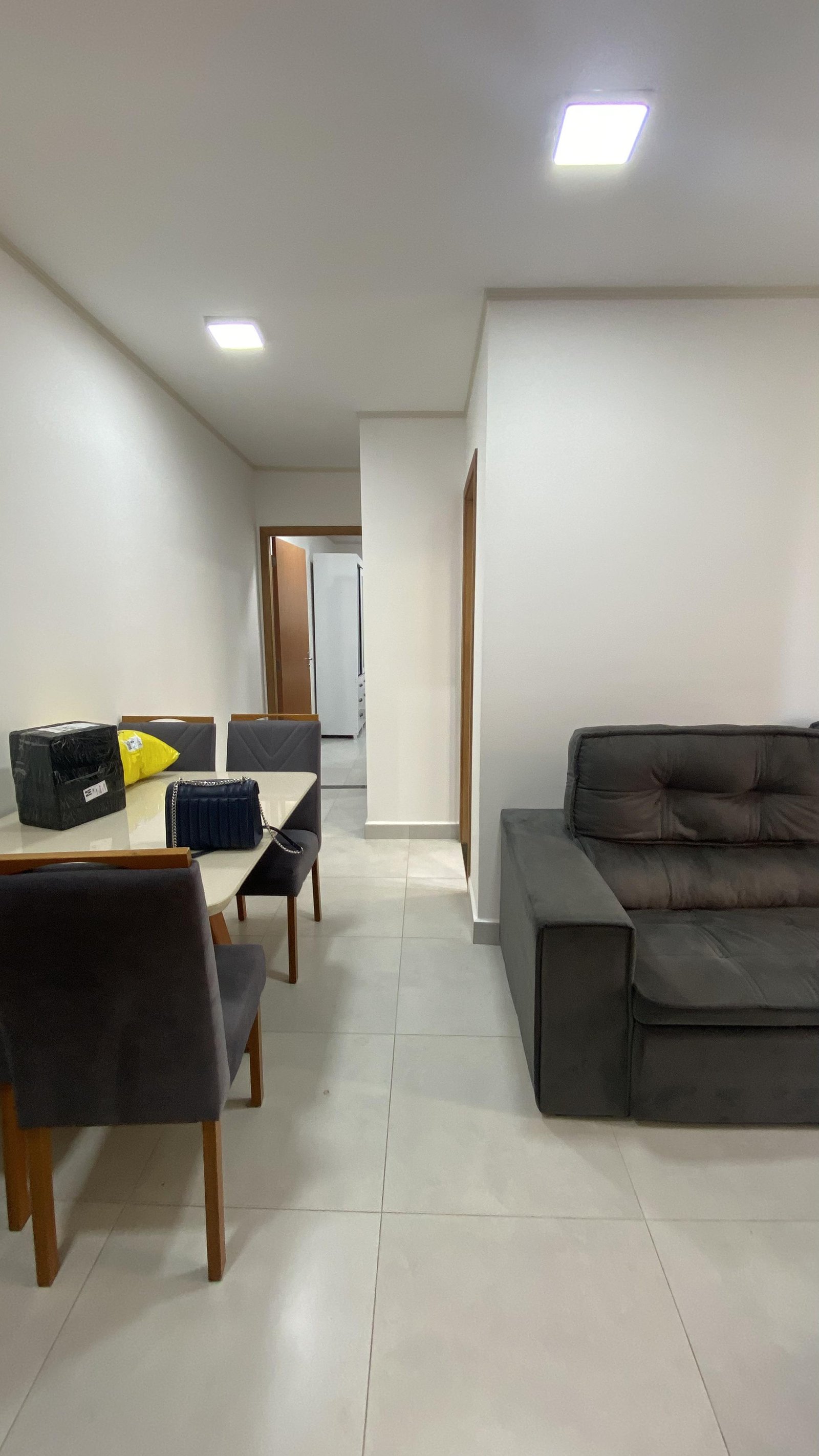 Apartamento mobiliado para locação no Condomínio Bela Marina em Cuiabá – 2 quartos e 2 vagas