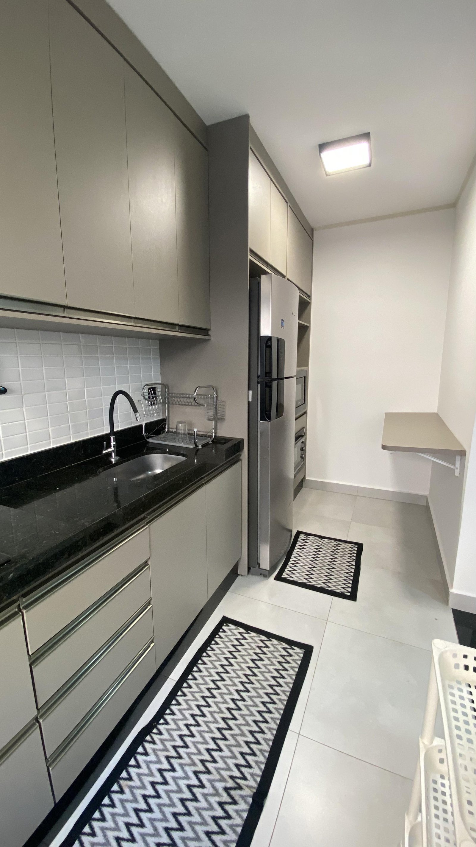 Apartamento mobiliado para locação no Condomínio Bela Marina em Cuiabá – 2 quartos e 2 vagas