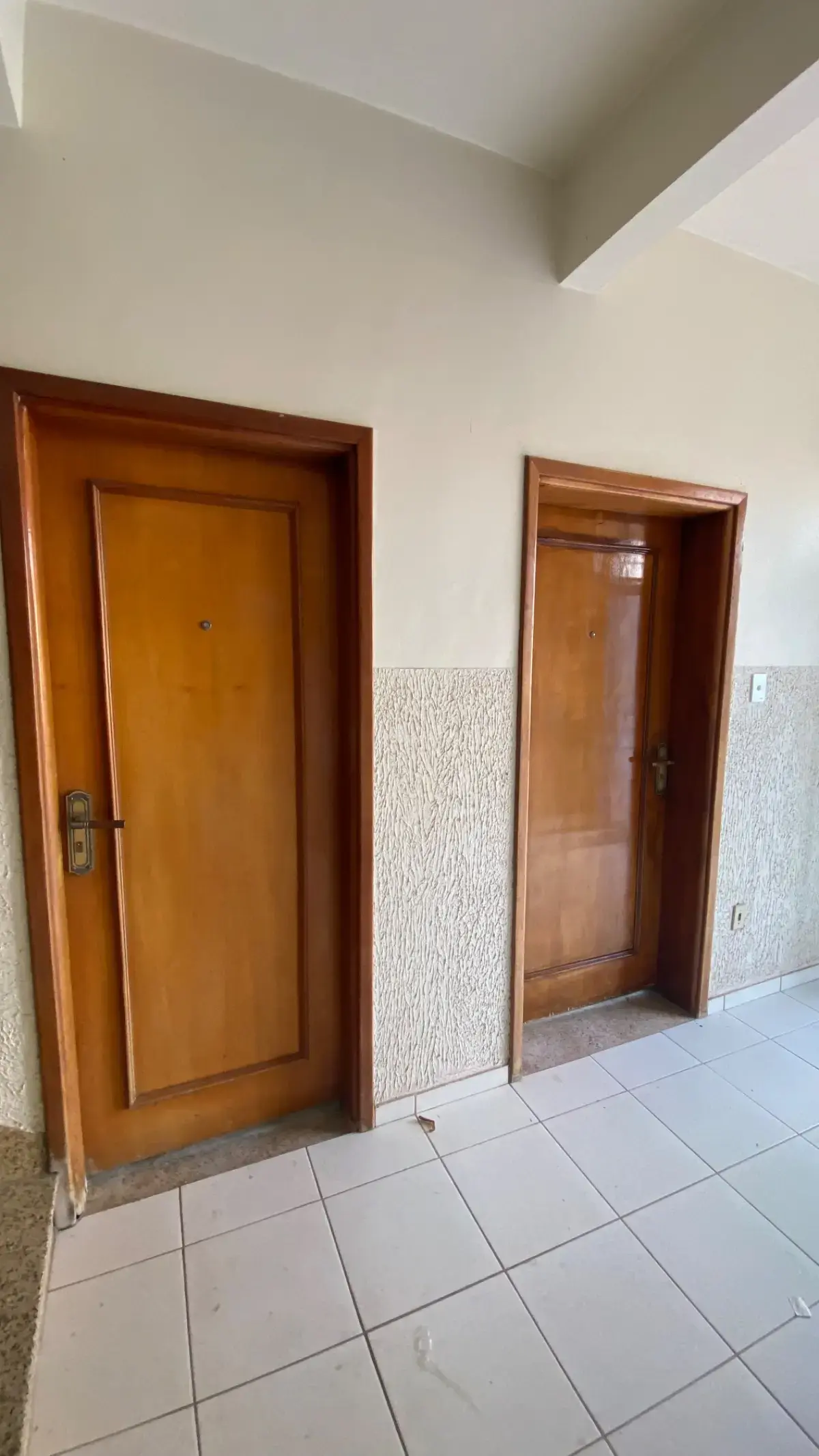 Apartamento térreo para locação no Centro Sul em Cuiabá – 2 quartos grandes e 1 vaga