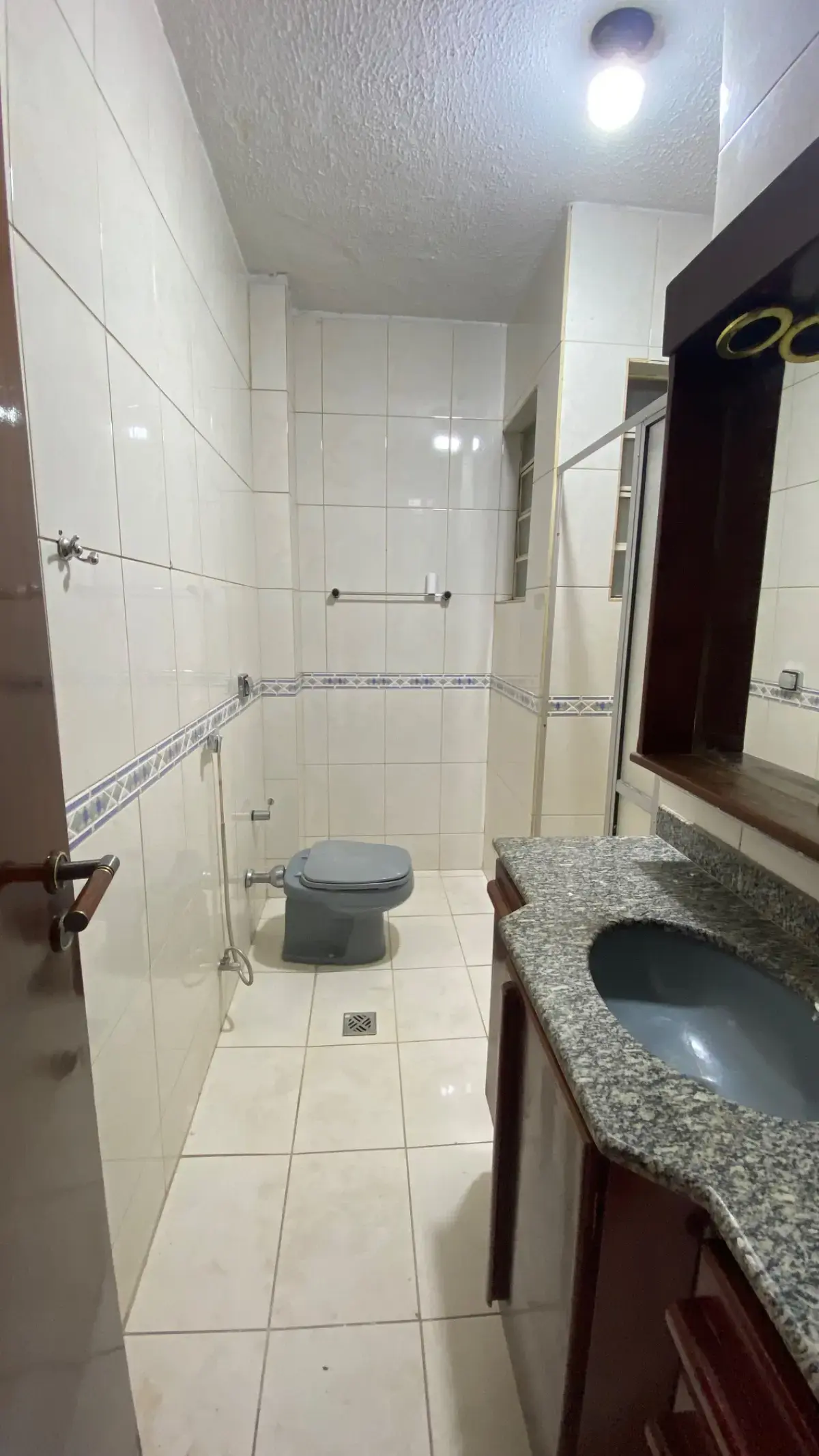 Apartamento térreo para locação no Centro Sul em Cuiabá – 2 quartos grandes e 1 vaga