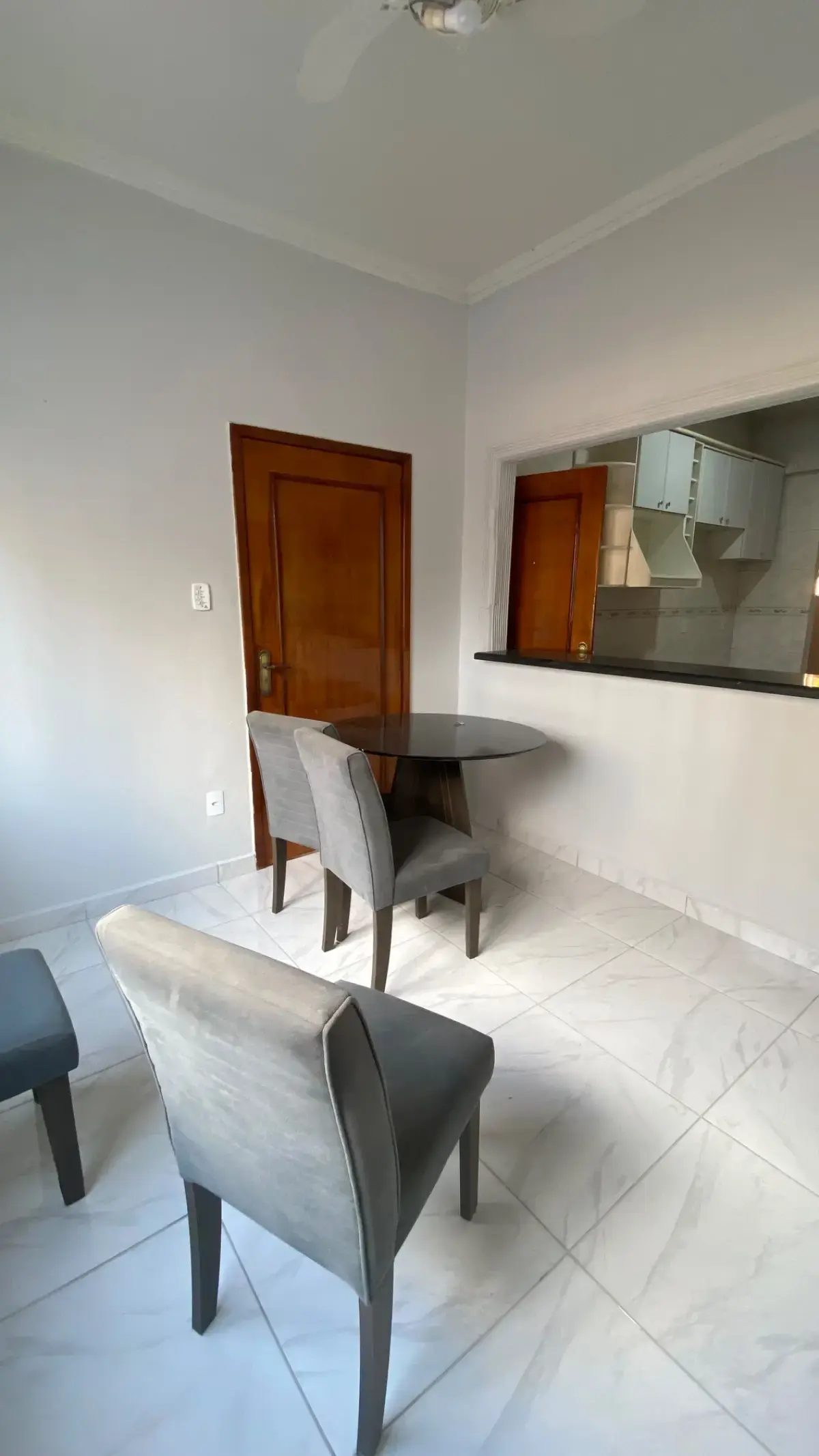 Apartamento térreo para locação no Centro Sul em Cuiabá – 2 quartos grandes e 1 vaga