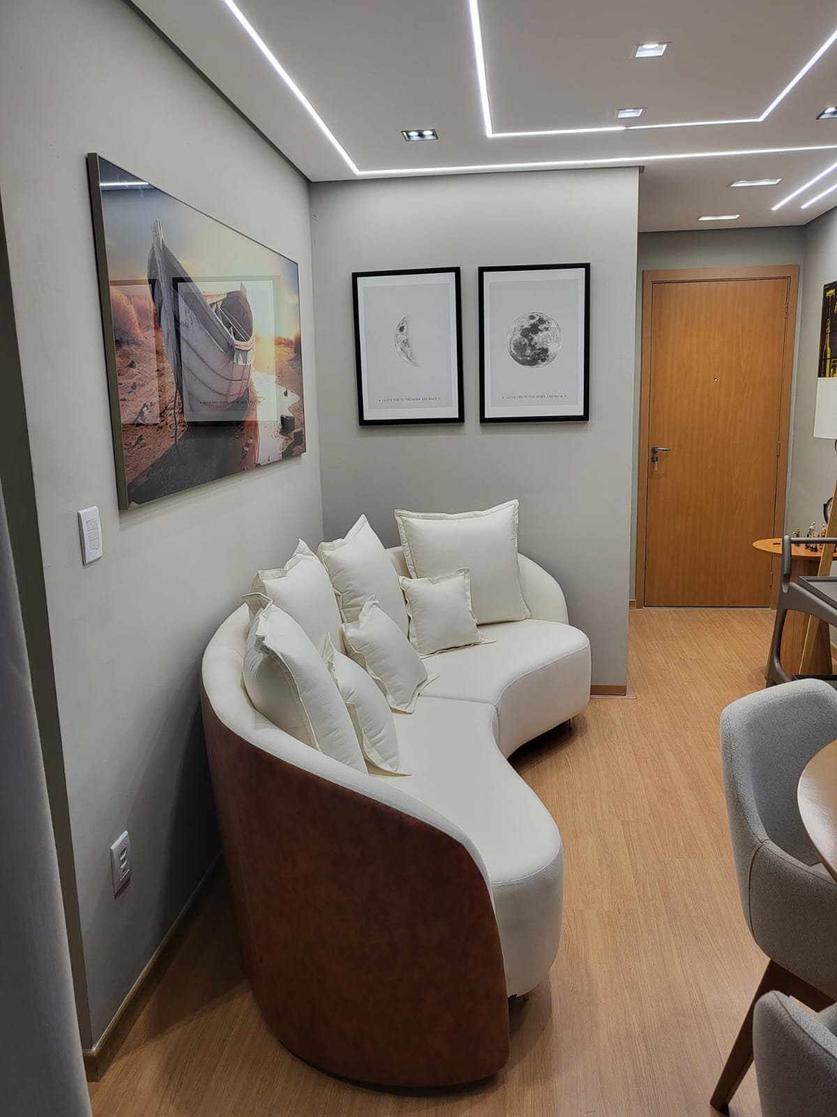 Primeira Moradia dos Sonhos: Apartamento Novíssimo na Av. Beira Rio!