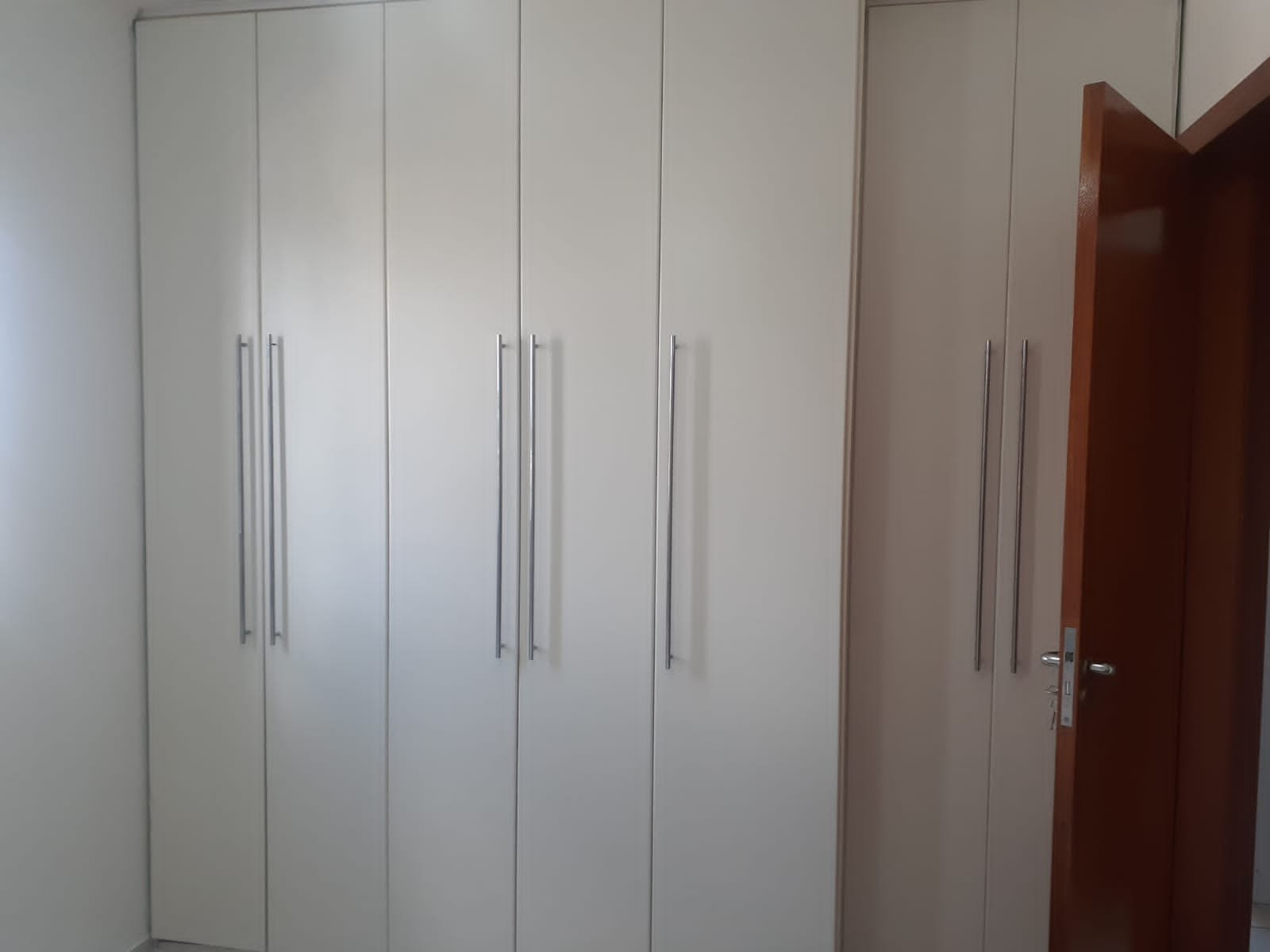 Apartamento com 3 Quartos 2 Vagas de Garagem Todo Reformado