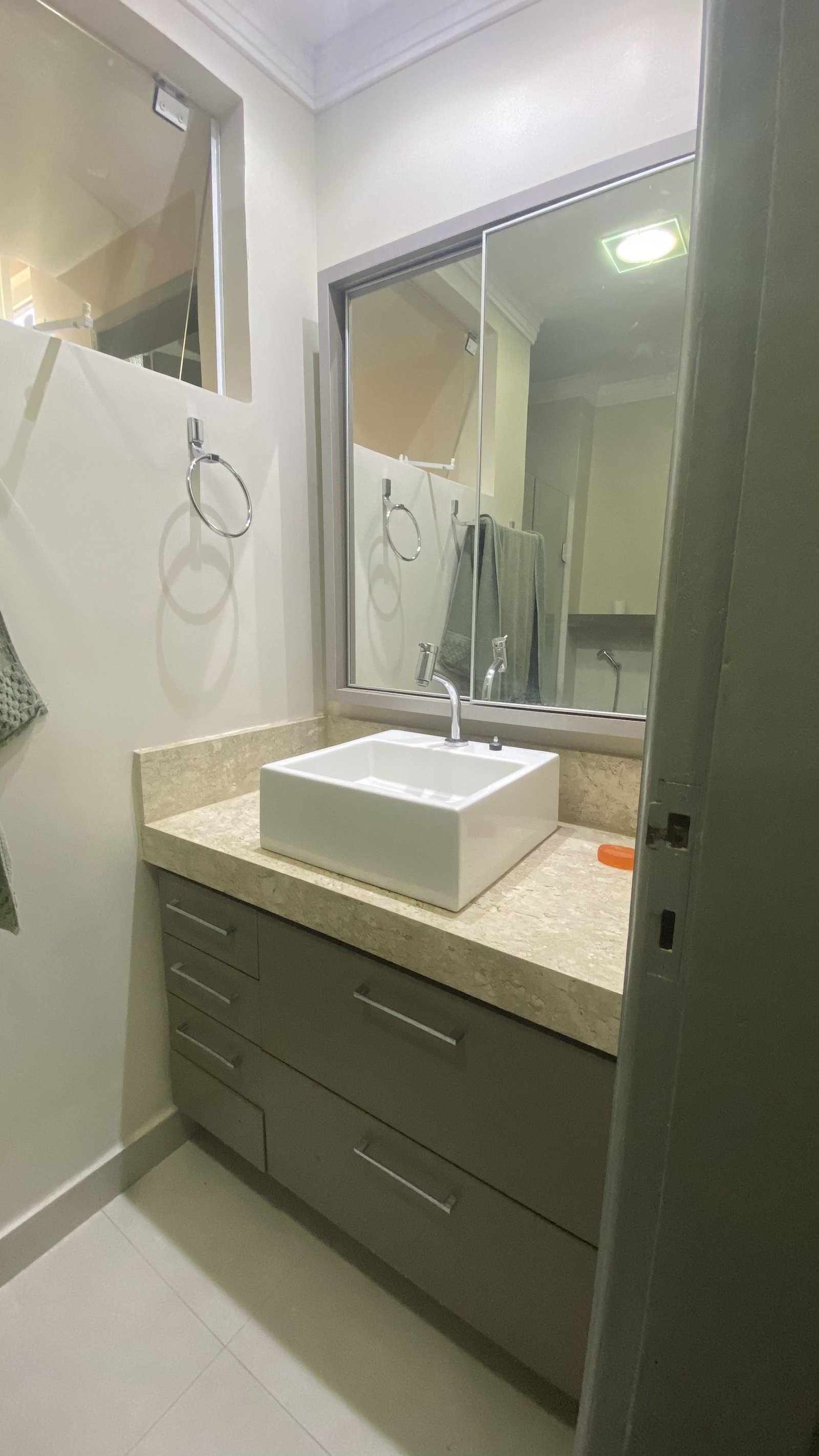 Apartamento à venda no Edifício Pôr do Sol em Cuiabá – 3 quartos, 80m² e reformado