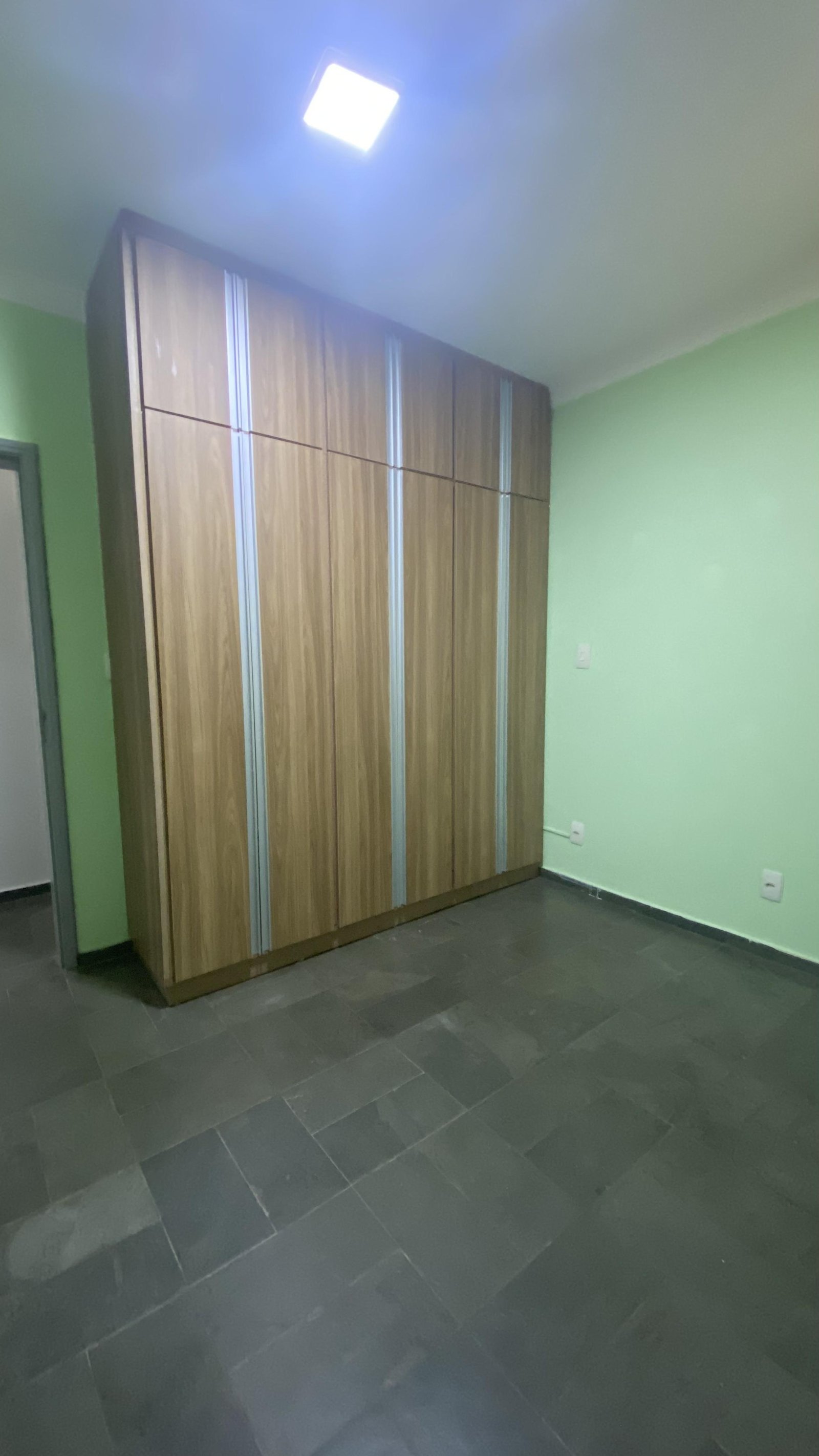 Apartamento à venda no Edifício Pôr do Sol em Cuiabá – 3 quartos, 80m² e reformado