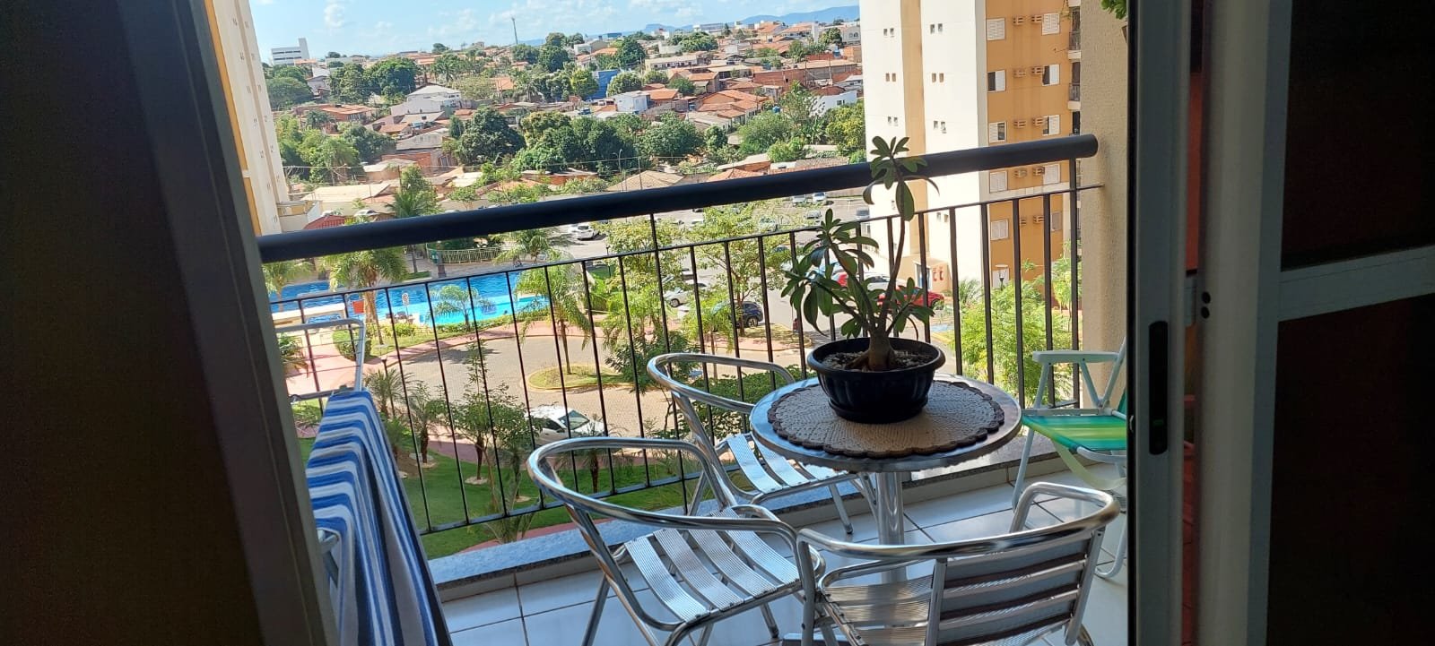 Sol da Manha com 4 Quartos e 2 Vagas na Garagem Proximo ao Centro Politico