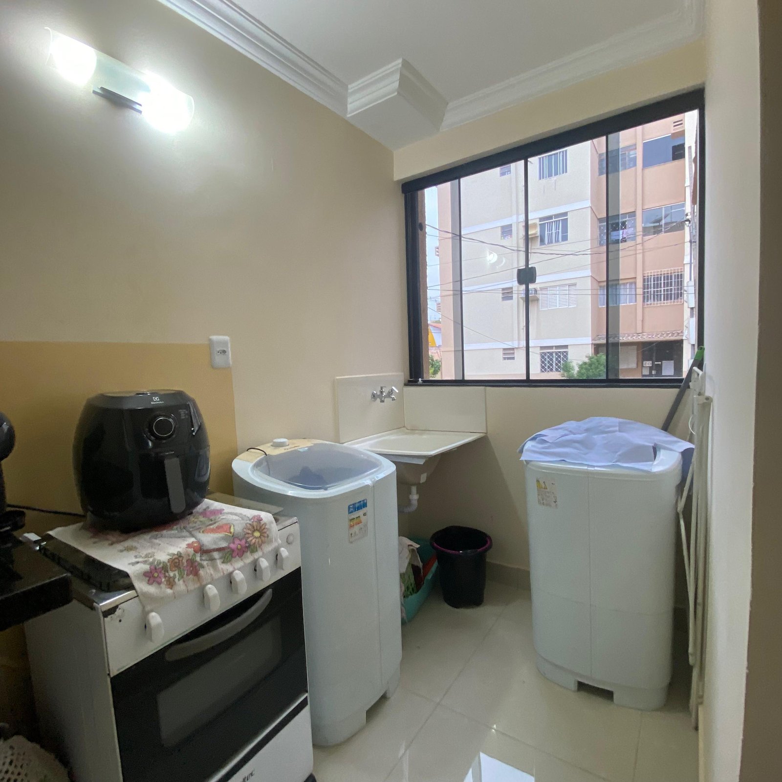 Apartamento todo reformado semimobiliado ao lado do parque das águas