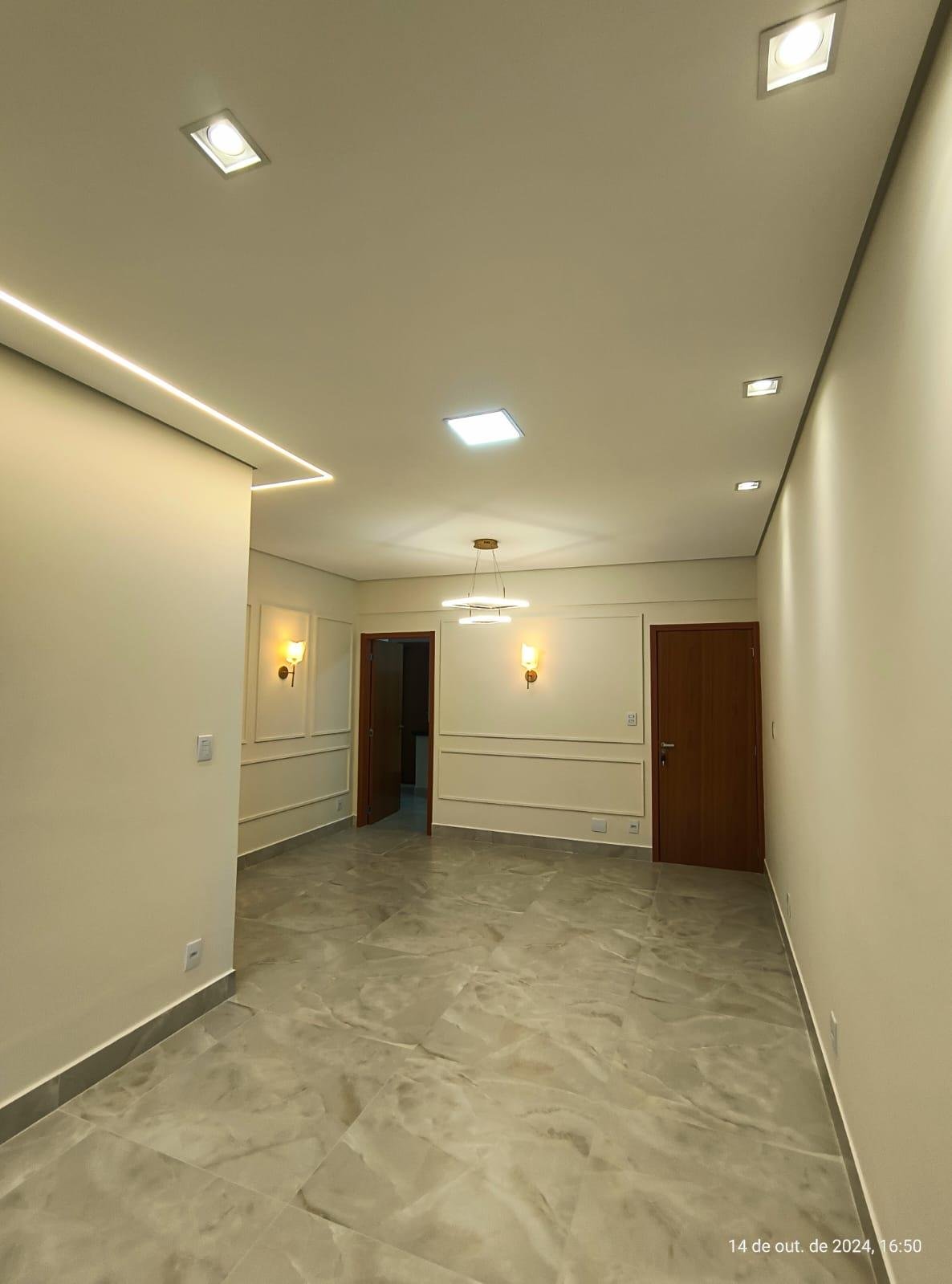 Apartamento a Venda no Clássico Versalhes da Praça Popular
