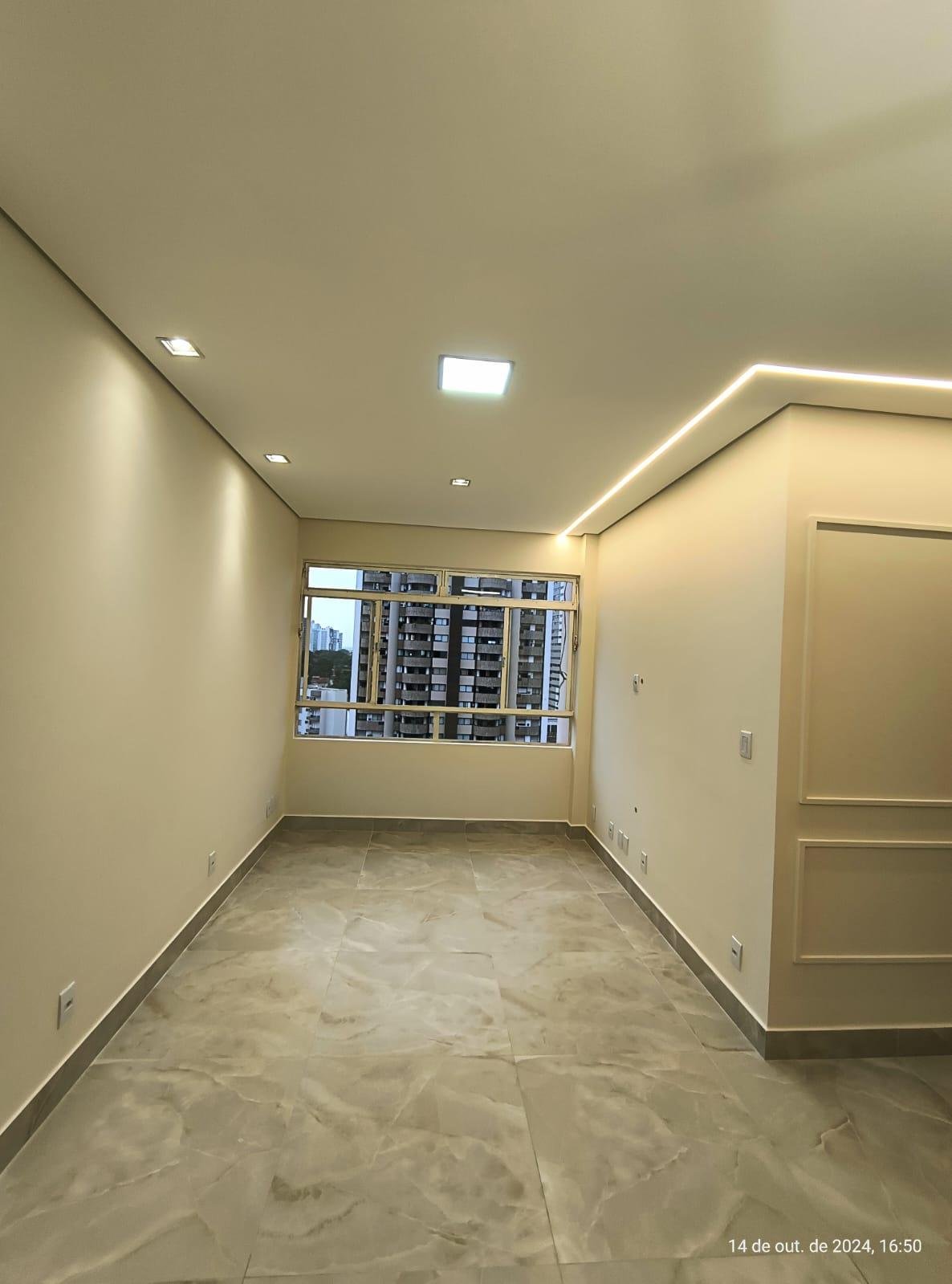 Apartamento a Venda no Clássico Versalhes da Praça Popular