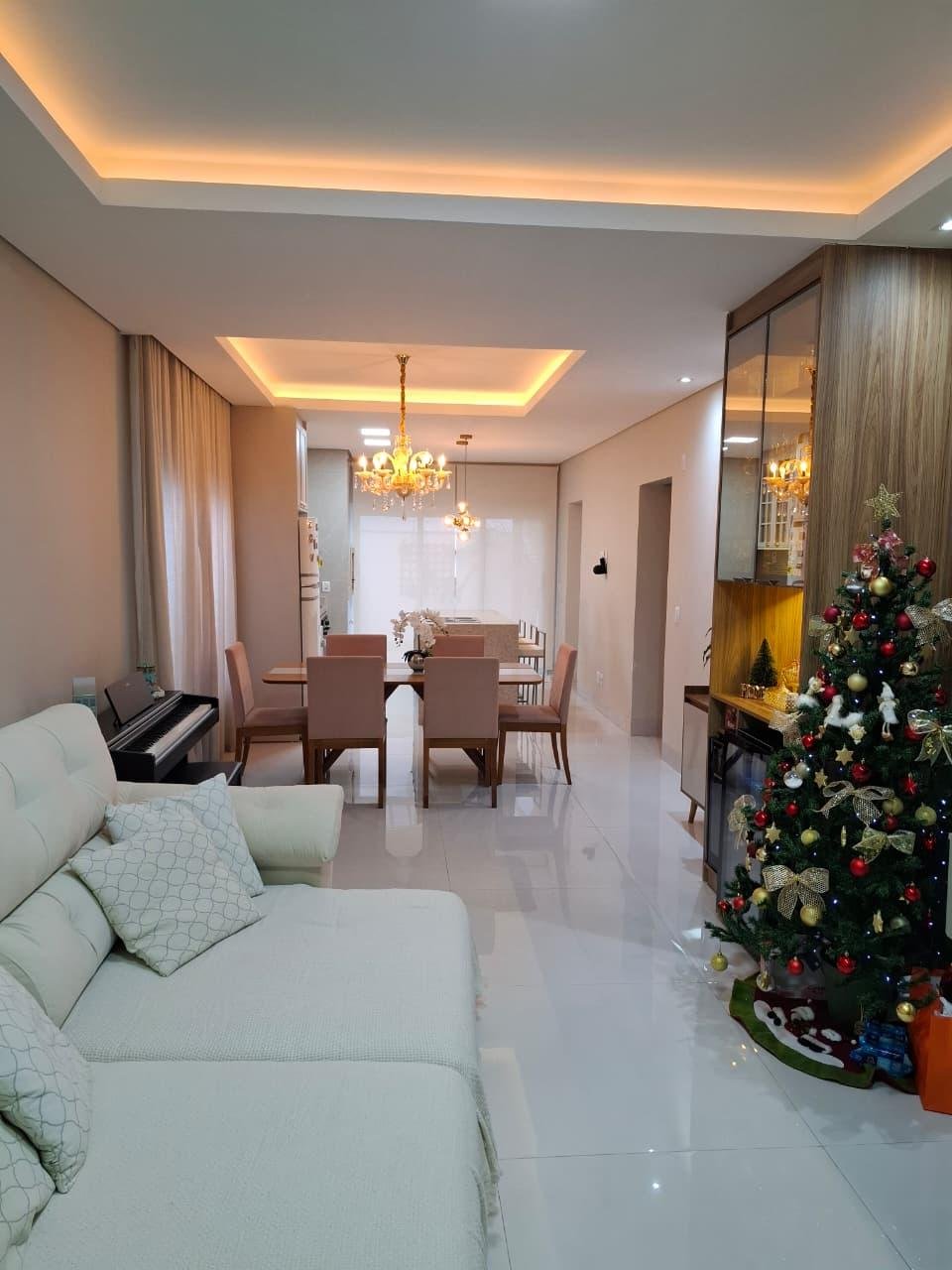 Casa de alto padrão à venda no Condomínio Primor das Torres em Cuiabá – 3 quartos, porteira fechada e energia solar