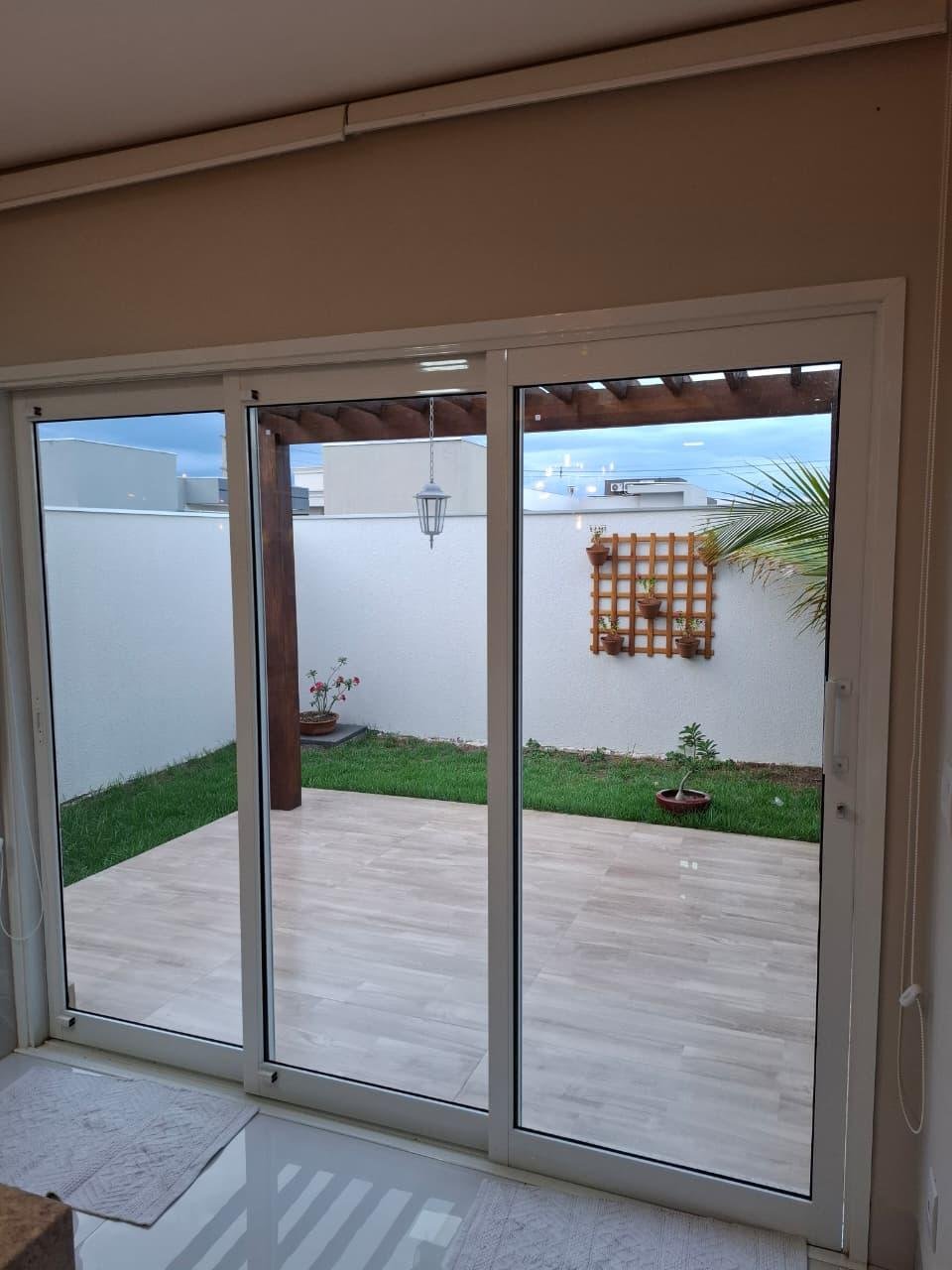 Casa de alto padrão à venda no Condomínio Primor das Torres em Cuiabá – 3 quartos, porteira fechada e energia solar