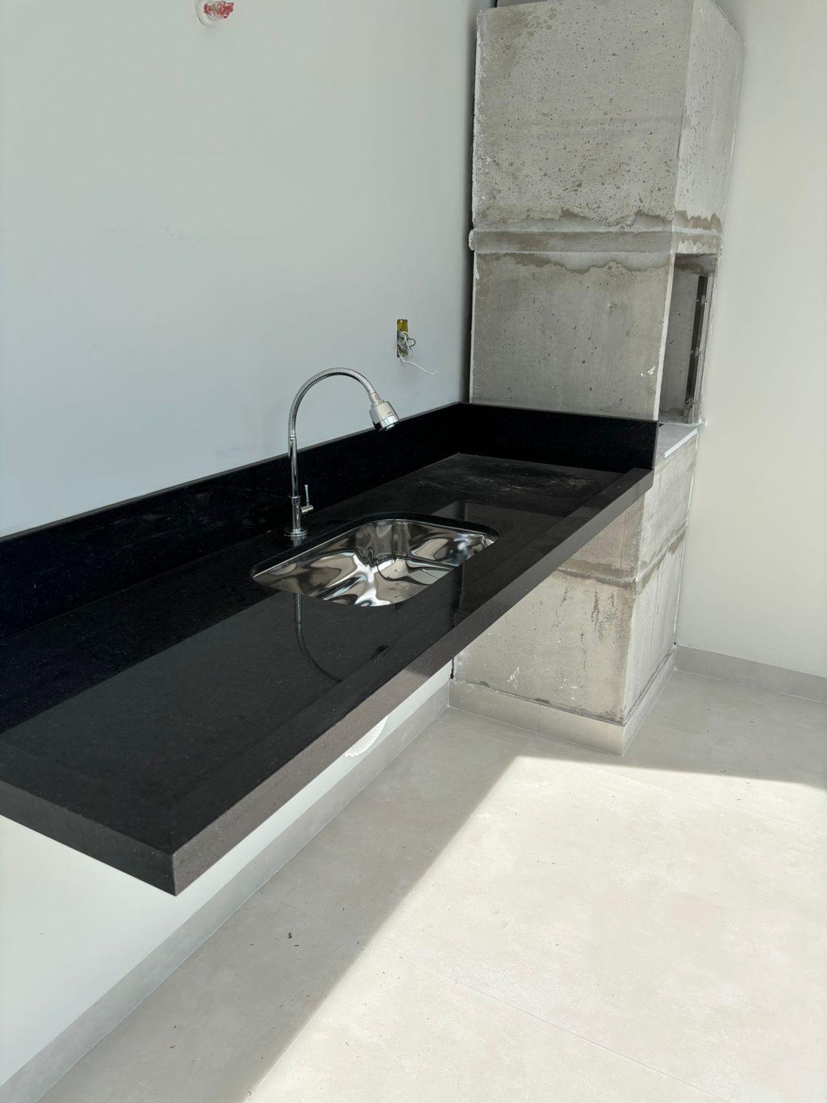 Casa Térrea à Venda no Bairro Santa Cruz, Cuiabá – 3 Quartos com Suíte e Espaço Gourmet